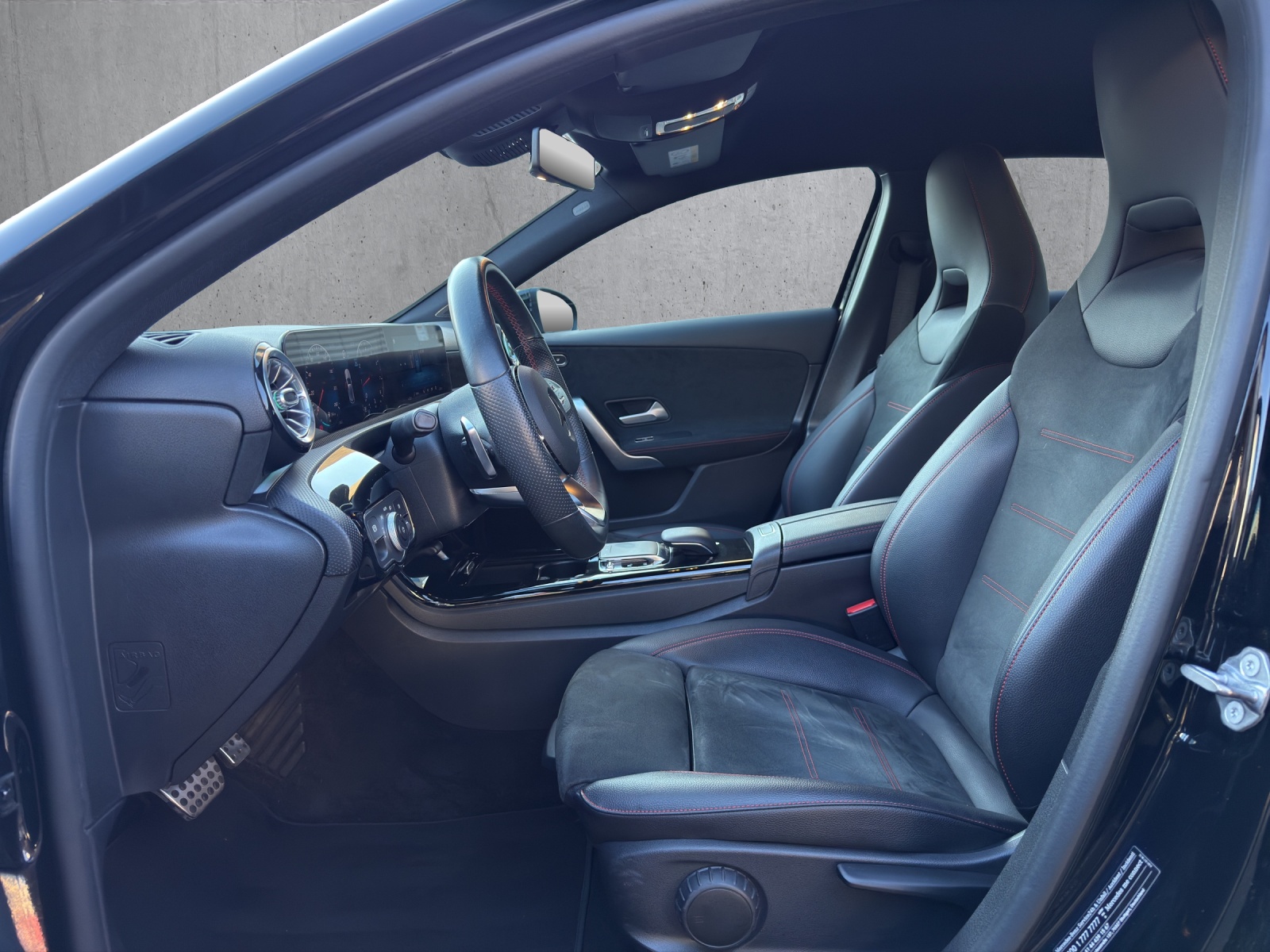 MERCEDES-BENZ A 220 AMG Line 7G-DCT 4Matic-image-9