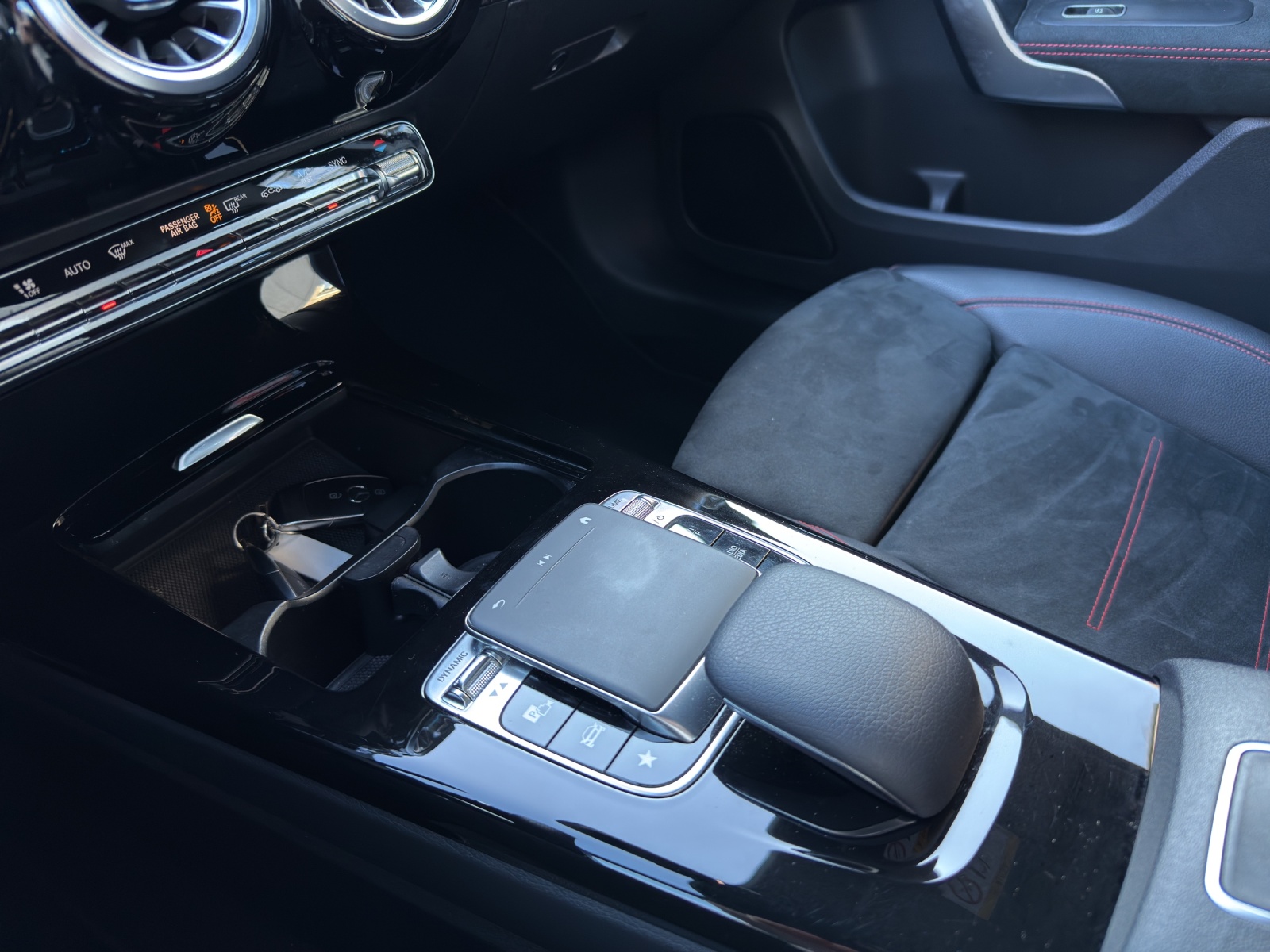 MERCEDES-BENZ A 220 AMG Line 7G-DCT 4Matic-image-15