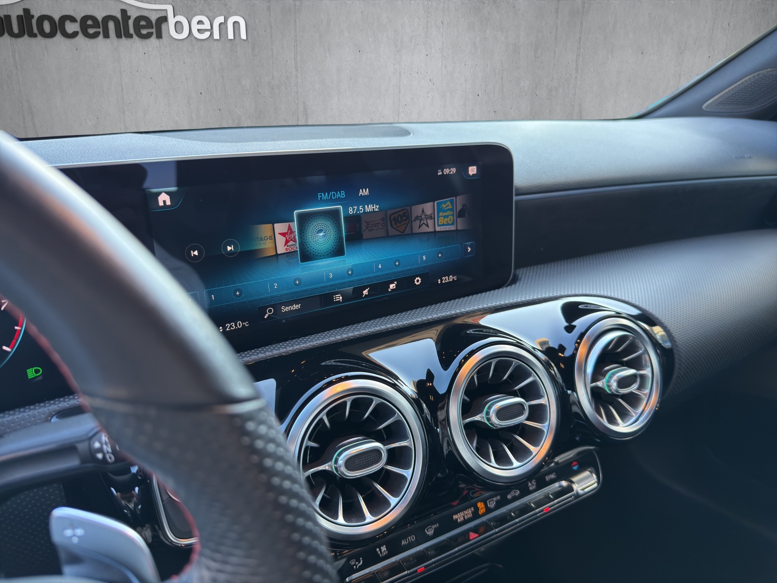 MERCEDES-BENZ A 220 AMG Line 7G-DCT 4Matic-image-11