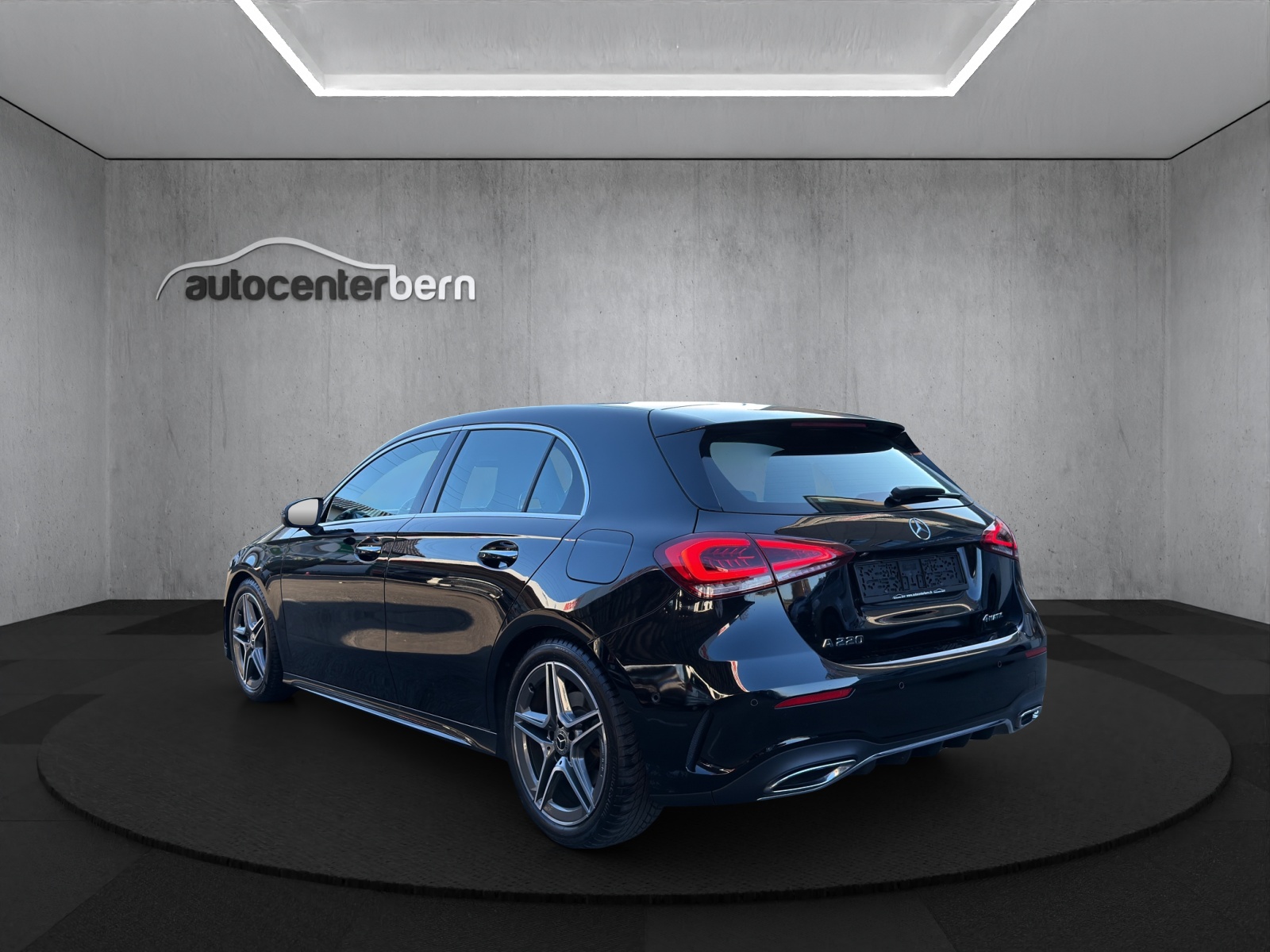 MERCEDES-BENZ A 220 AMG Line 7G-DCT 4Matic-image-4