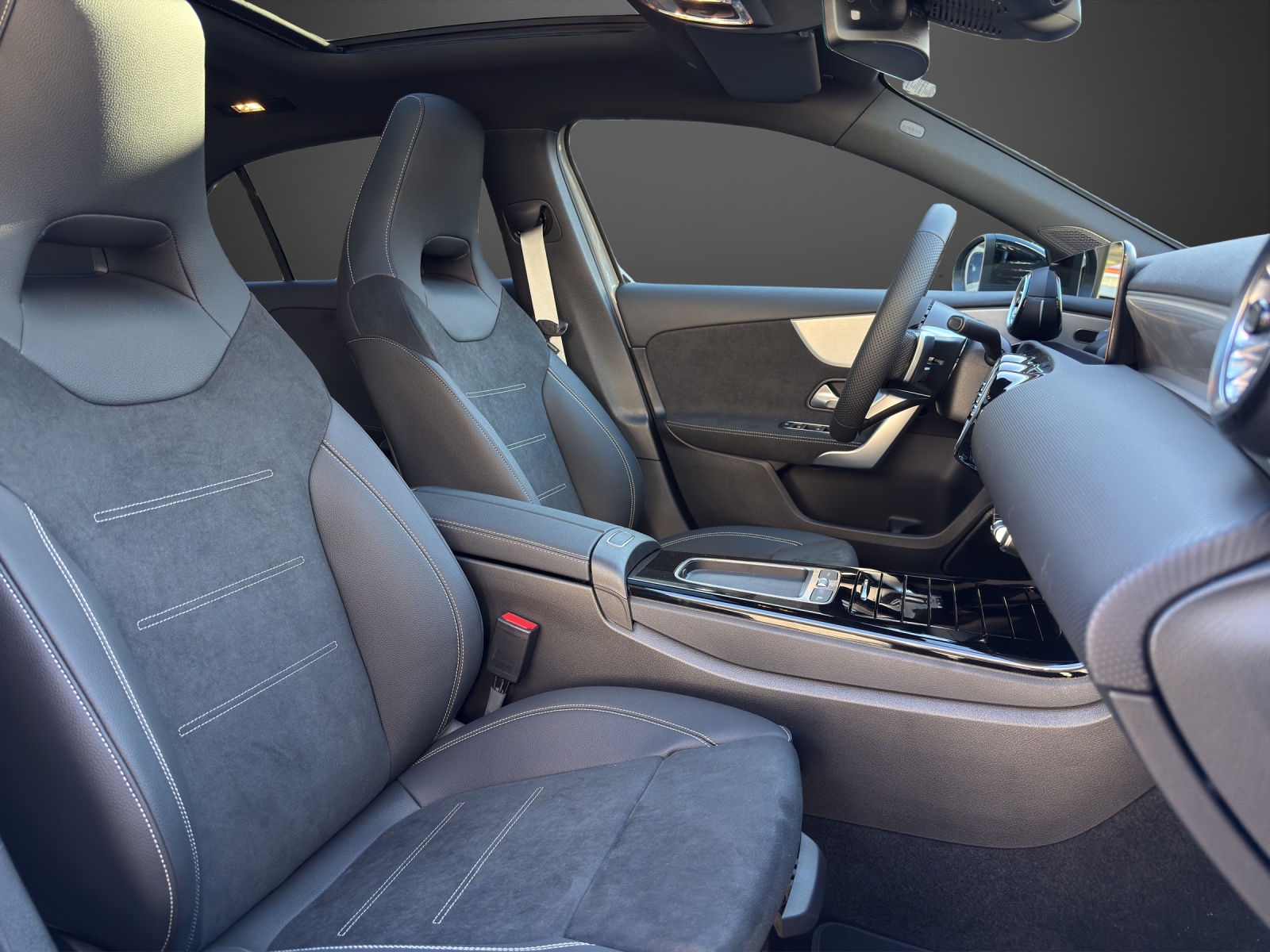 MERCEDES-BENZ A 220 4Matic 8G-DCT-image-11