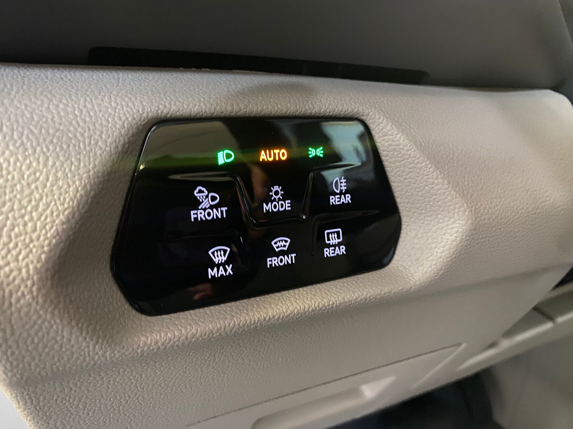 VW Multivan 1.5 eHybrid Life Lang DSG-image-11