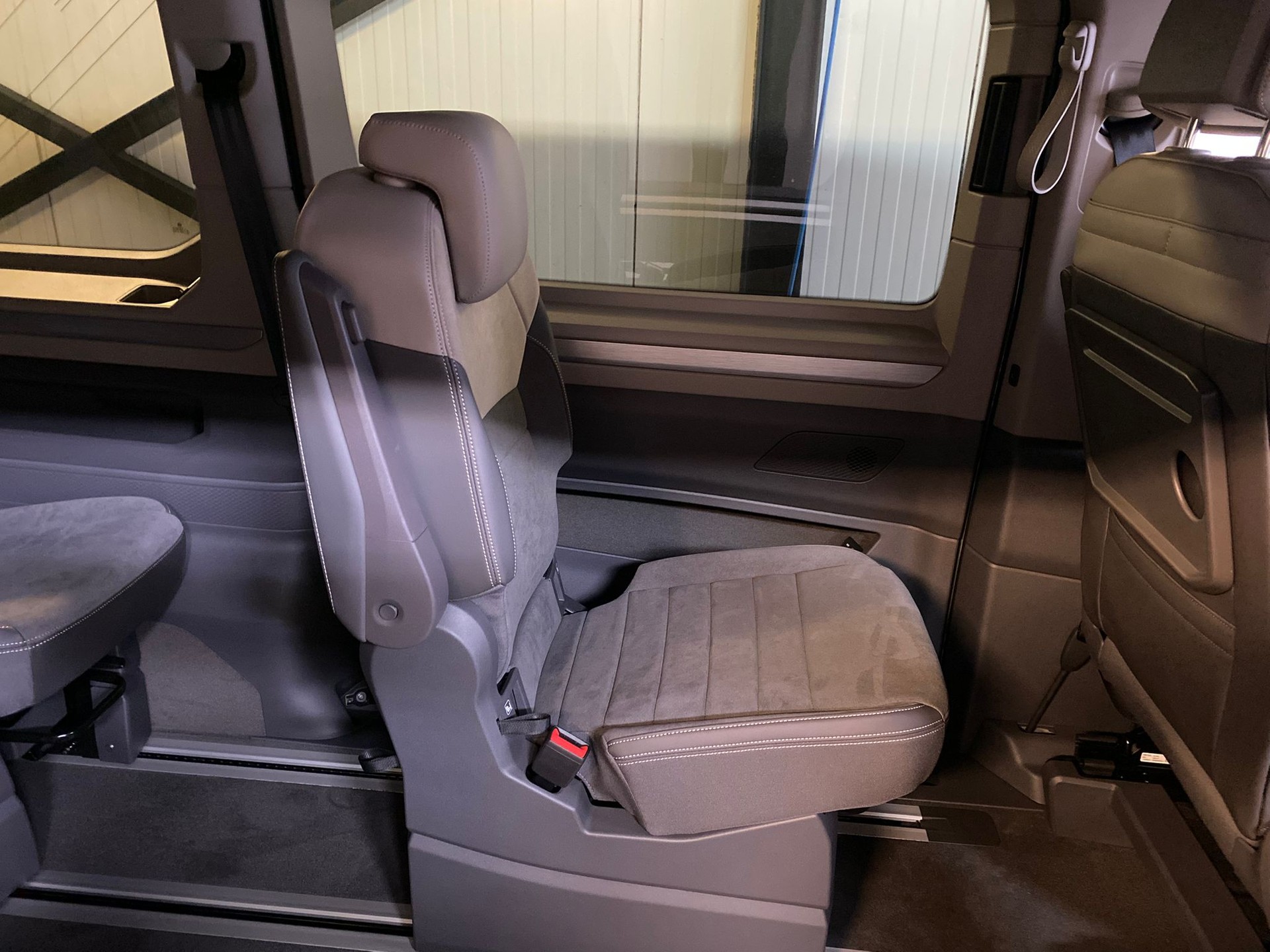 VW Multivan 1.5 eHybrid Life Lang DSG-image-16