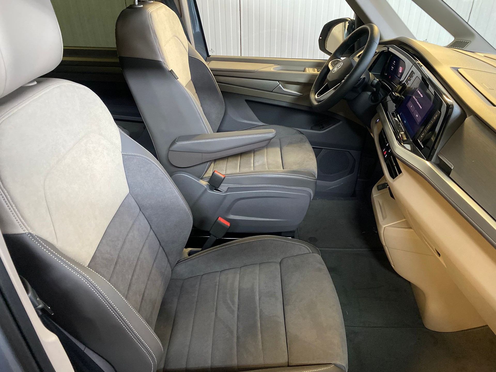 VW Multivan 1.5 eHybrid Life Lang DSG-image-19