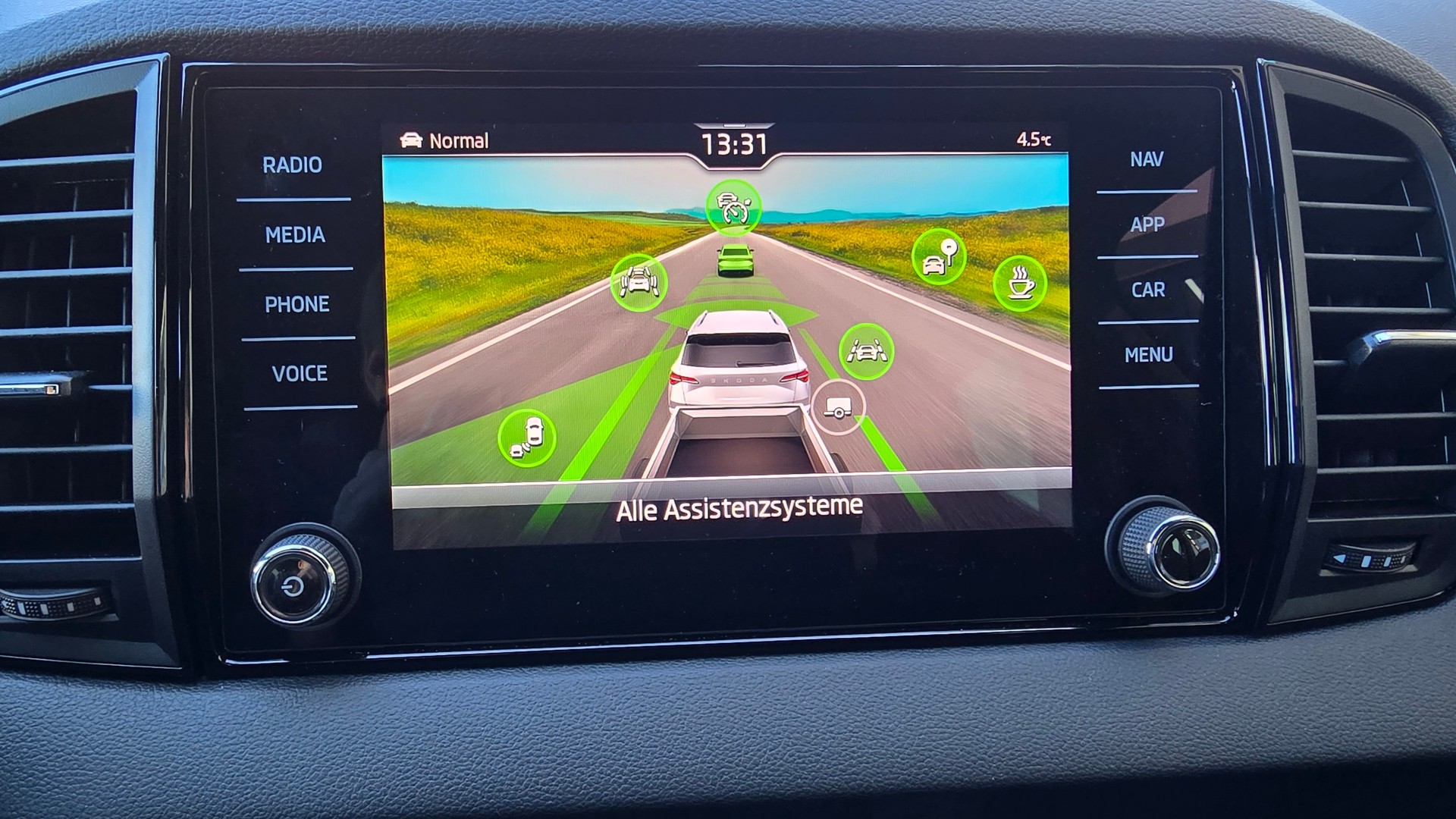 SKODA Karoq 2.0 TSI SportLine 4x4 DSG-image-14