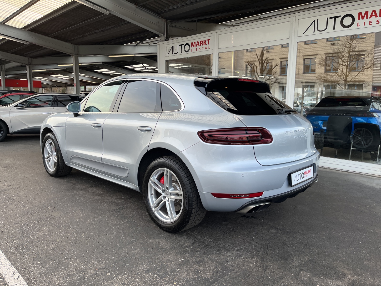 PORSCHE Macan Turbo PDK-image-2