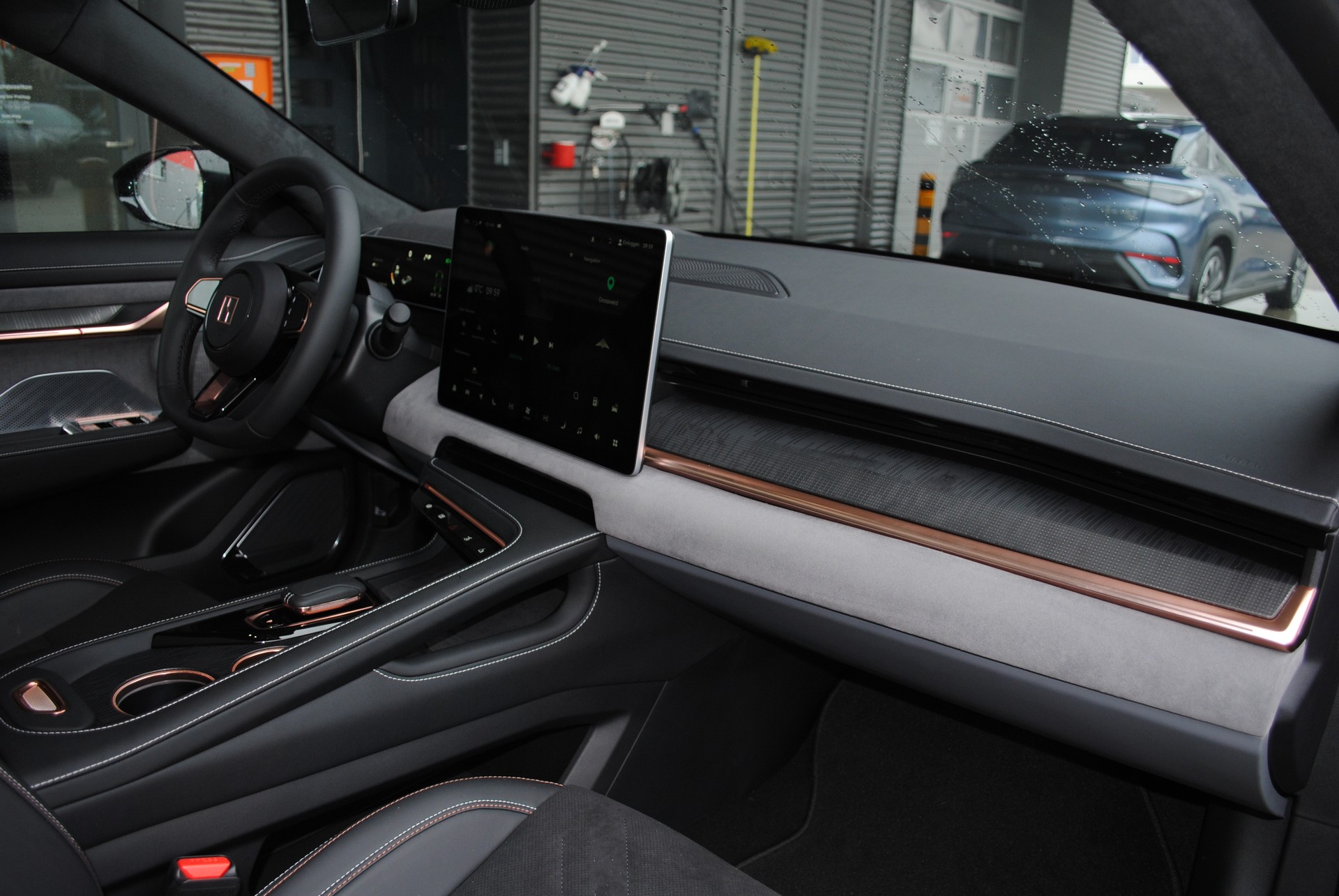 ZEEKR 001 96kWh Performace AWD-image-13