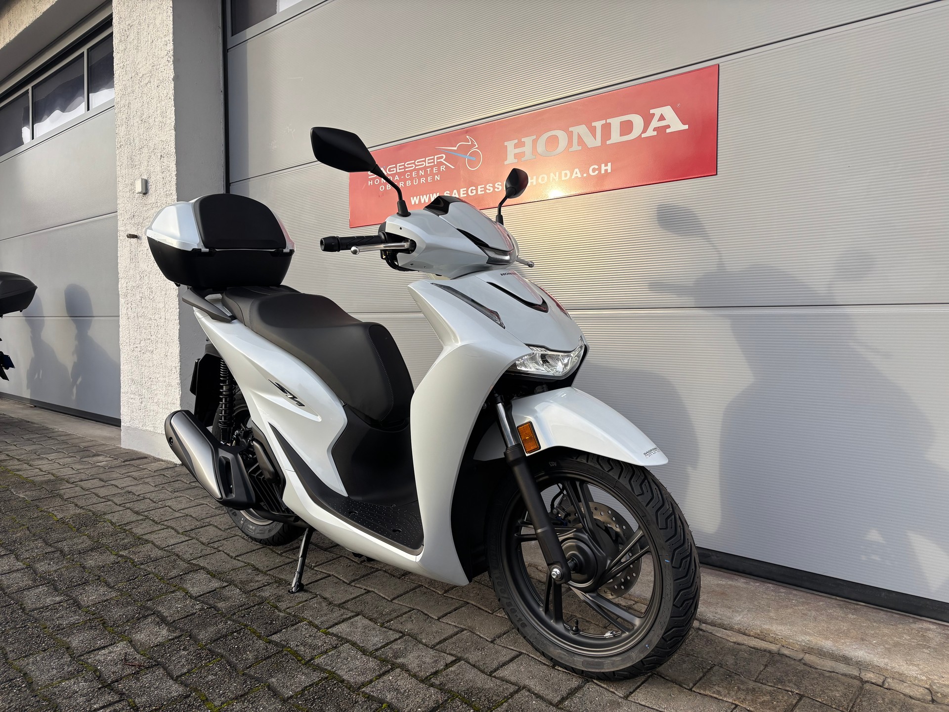 HONDA SH 125 +-showroom-element-2