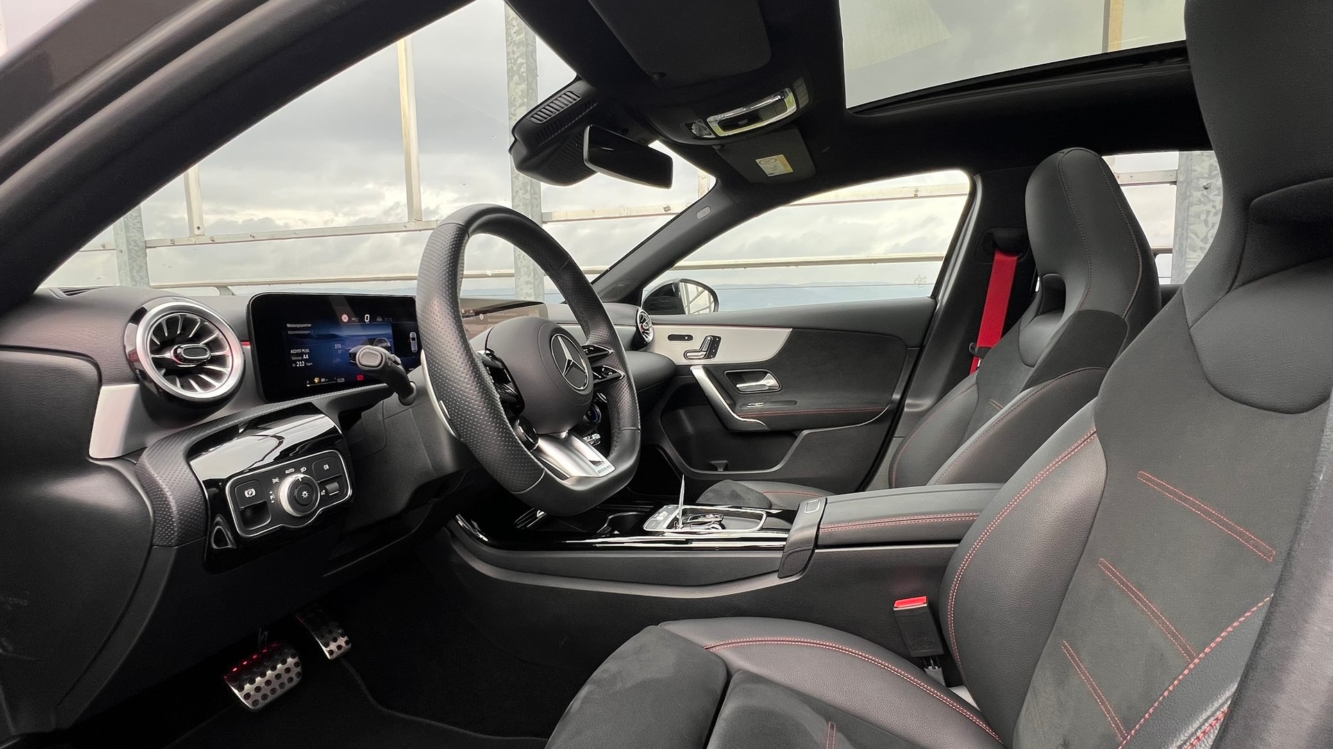 MERCEDES-BENZ AMG 35 4MATIC BLACK ll AERODYNAMIK 8G-DCT l 306 PS-image-24