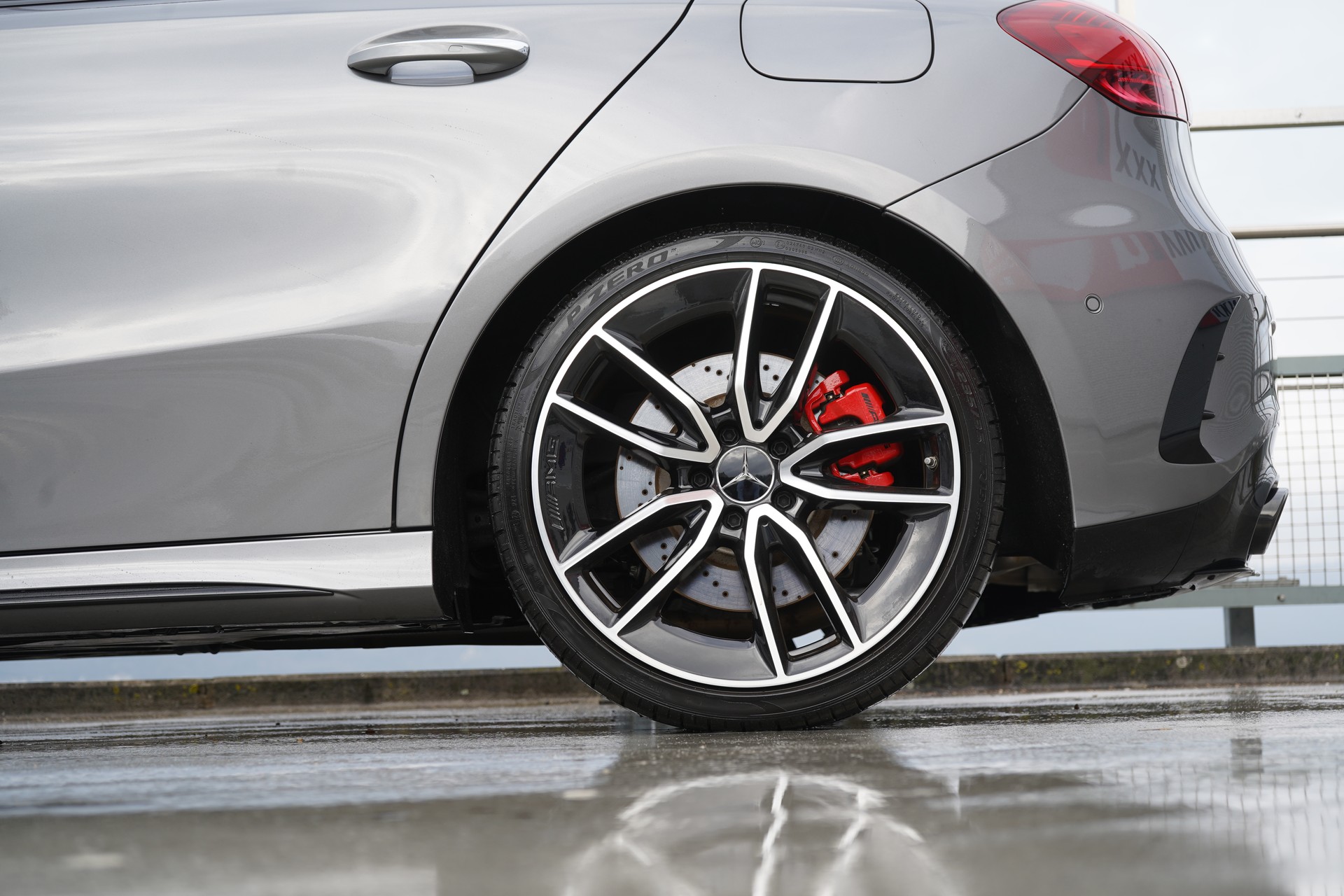 MERCEDES-BENZ AMG 35 4MATIC BLACK ll AERODYNAMIK 8G-DCT l 306 PS-image-19