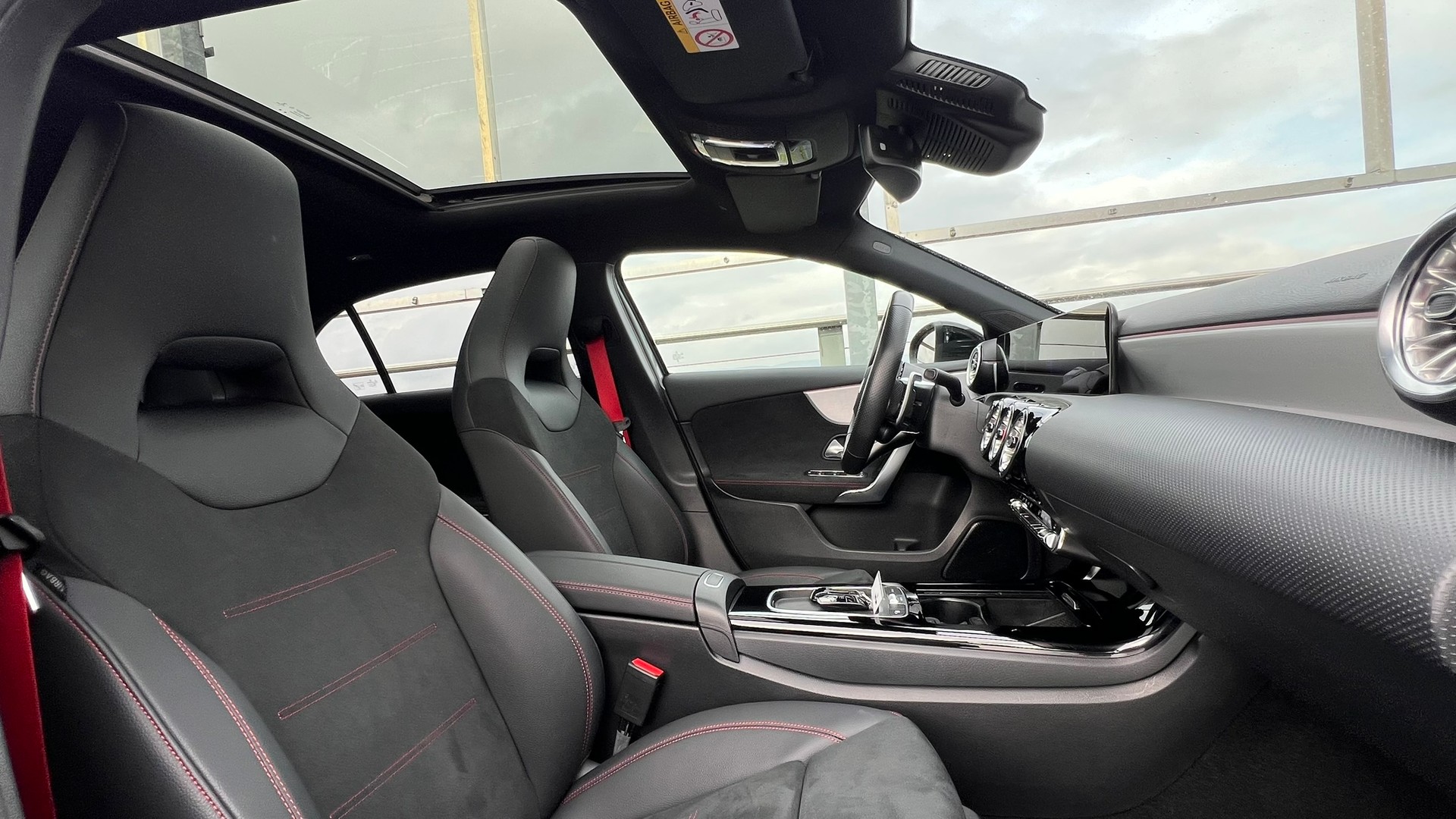 MERCEDES-BENZ AMG 35 4MATIC BLACK ll AERODYNAMIK 8G-DCT l 306 PS-image-23