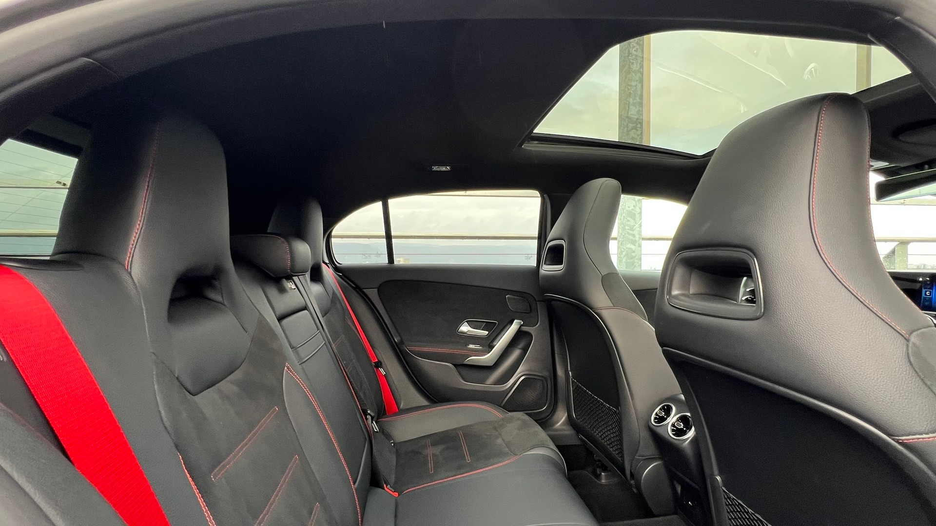 MERCEDES-BENZ AMG 35 4MATIC BLACK ll AERODYNAMIK 8G-DCT l 306 PS-image-27
