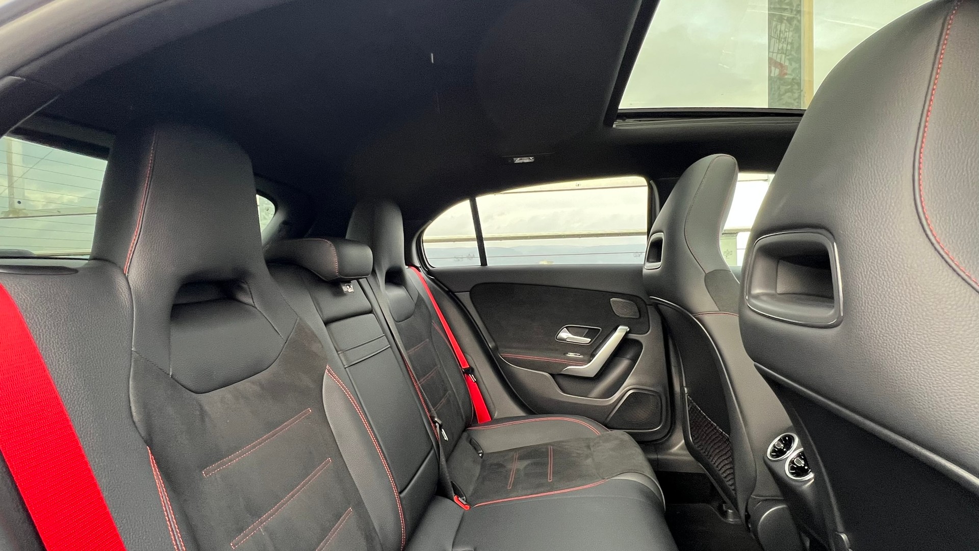 MERCEDES-BENZ AMG 35 4MATIC BLACK ll AERODYNAMIK 8G-DCT l 306 PS-image-29