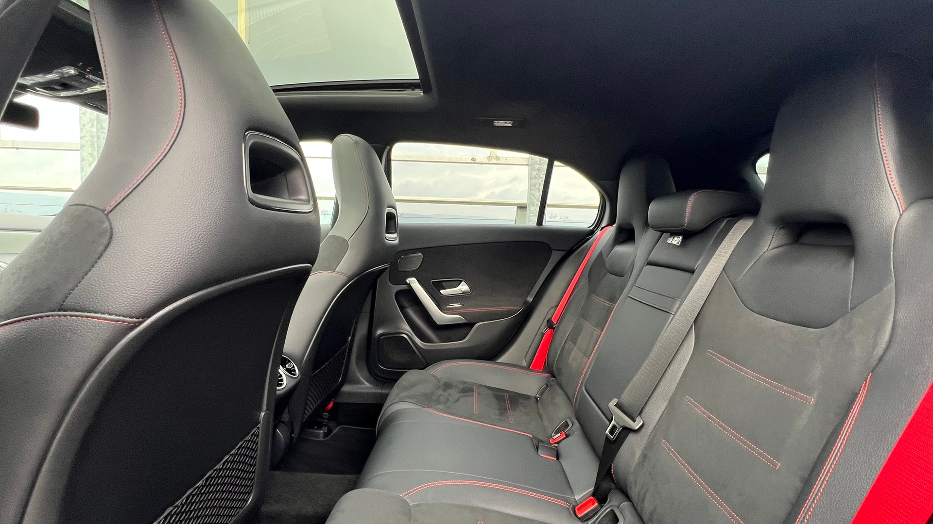 MERCEDES-BENZ AMG 35 4MATIC BLACK ll AERODYNAMIK 8G-DCT l 306 PS-image-26