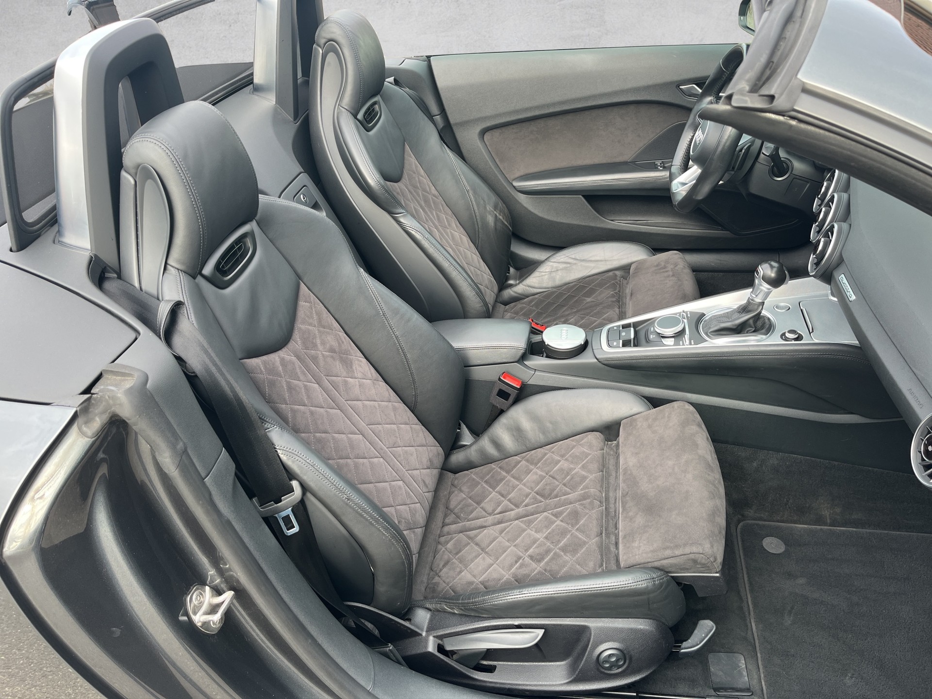 AUDI TT Roadster 2.0 TFSI quattro S-tronic-image-10
