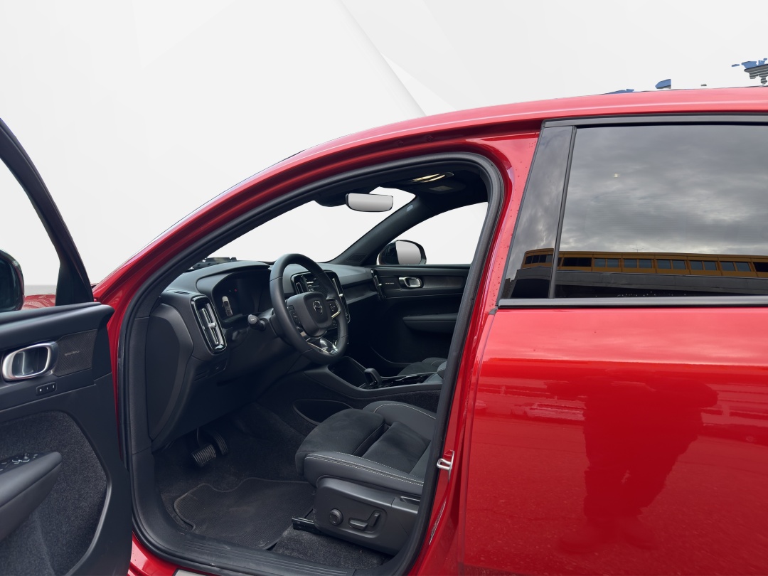 VOLVO C40 Recharge P8 Twin AWD Pure Electric Ultimate-image-8