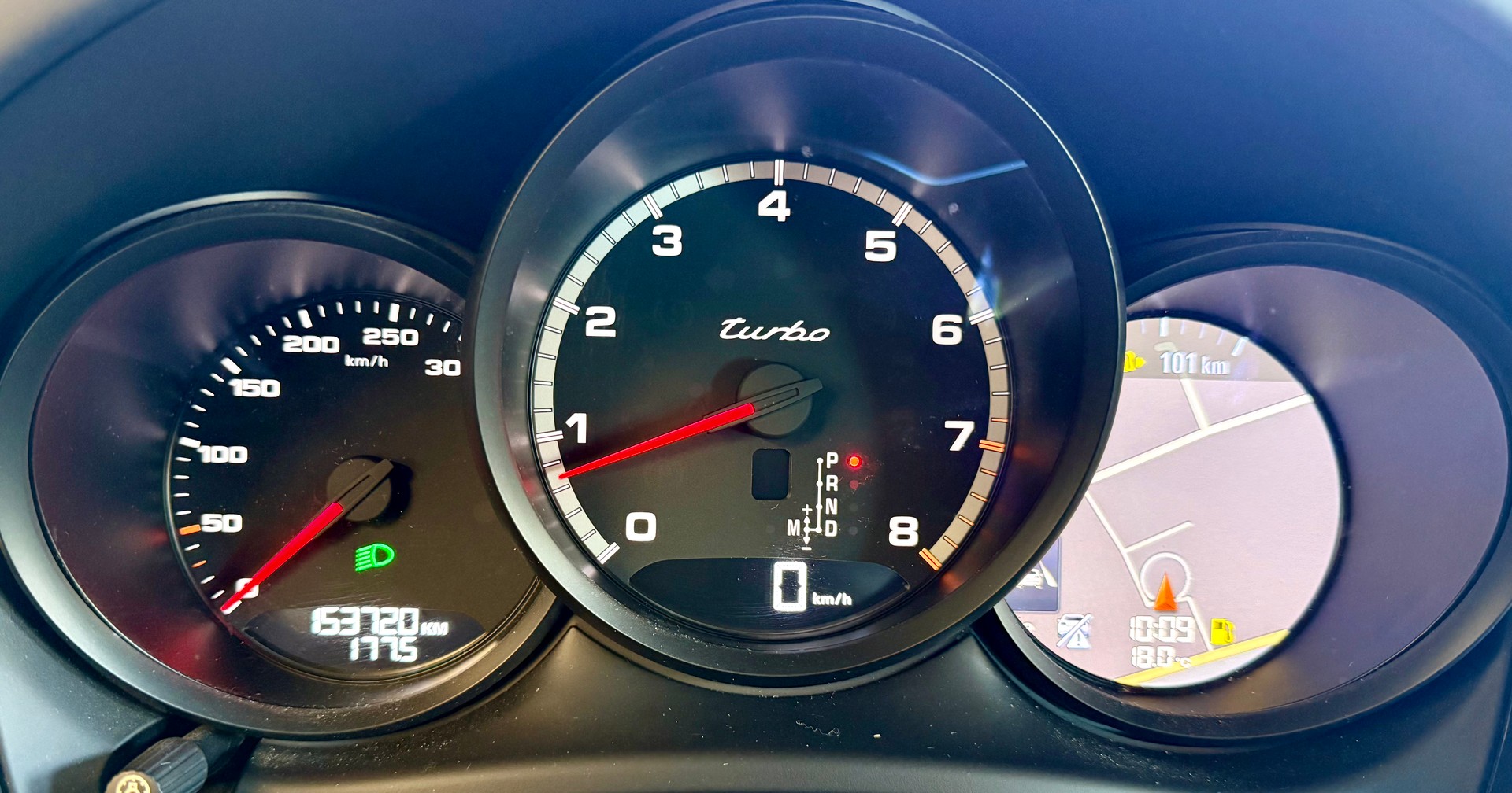PORSCHE Macan Turbo Performance PDK-image-18