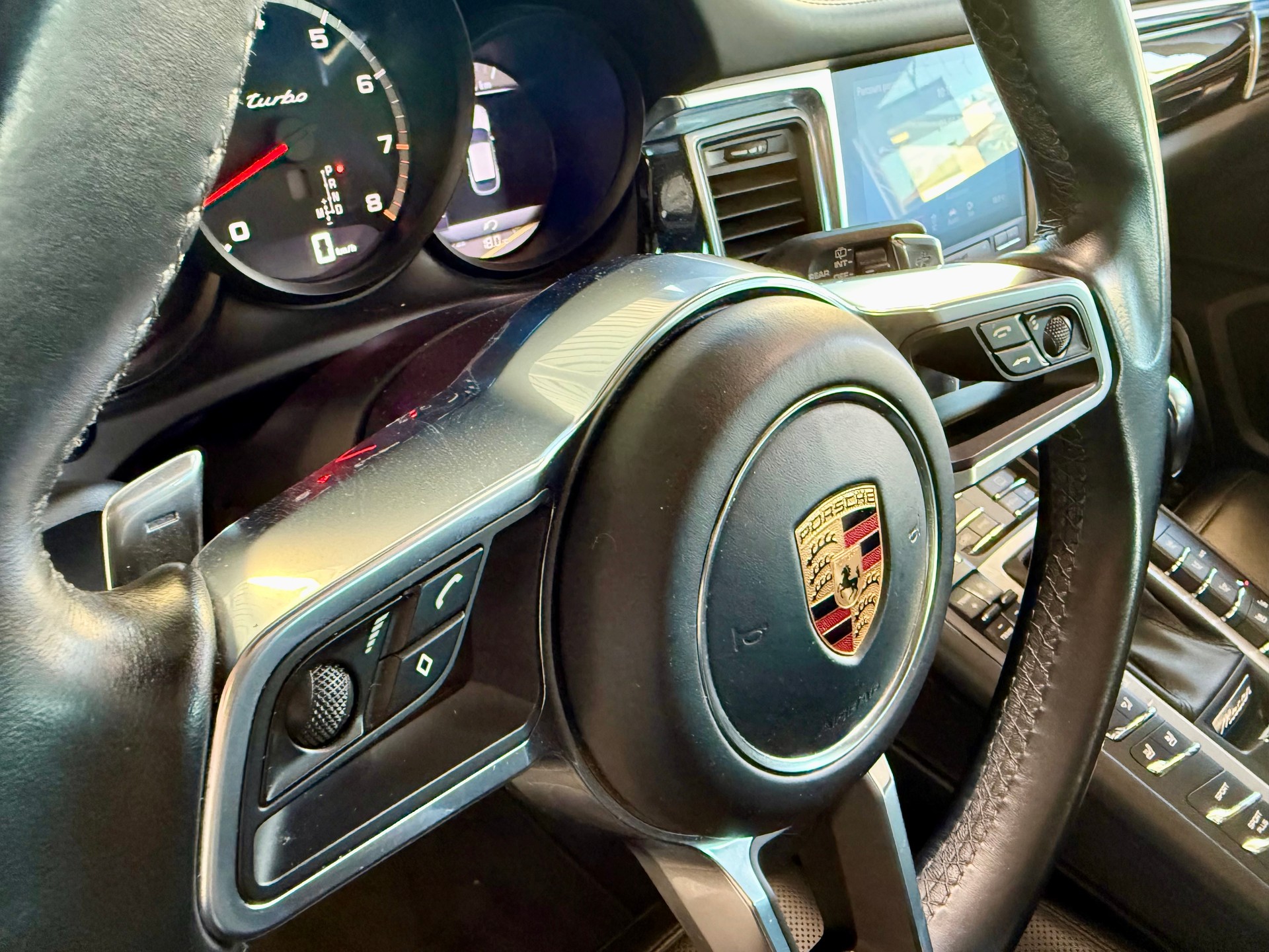 PORSCHE Macan Turbo Performance PDK-image-17