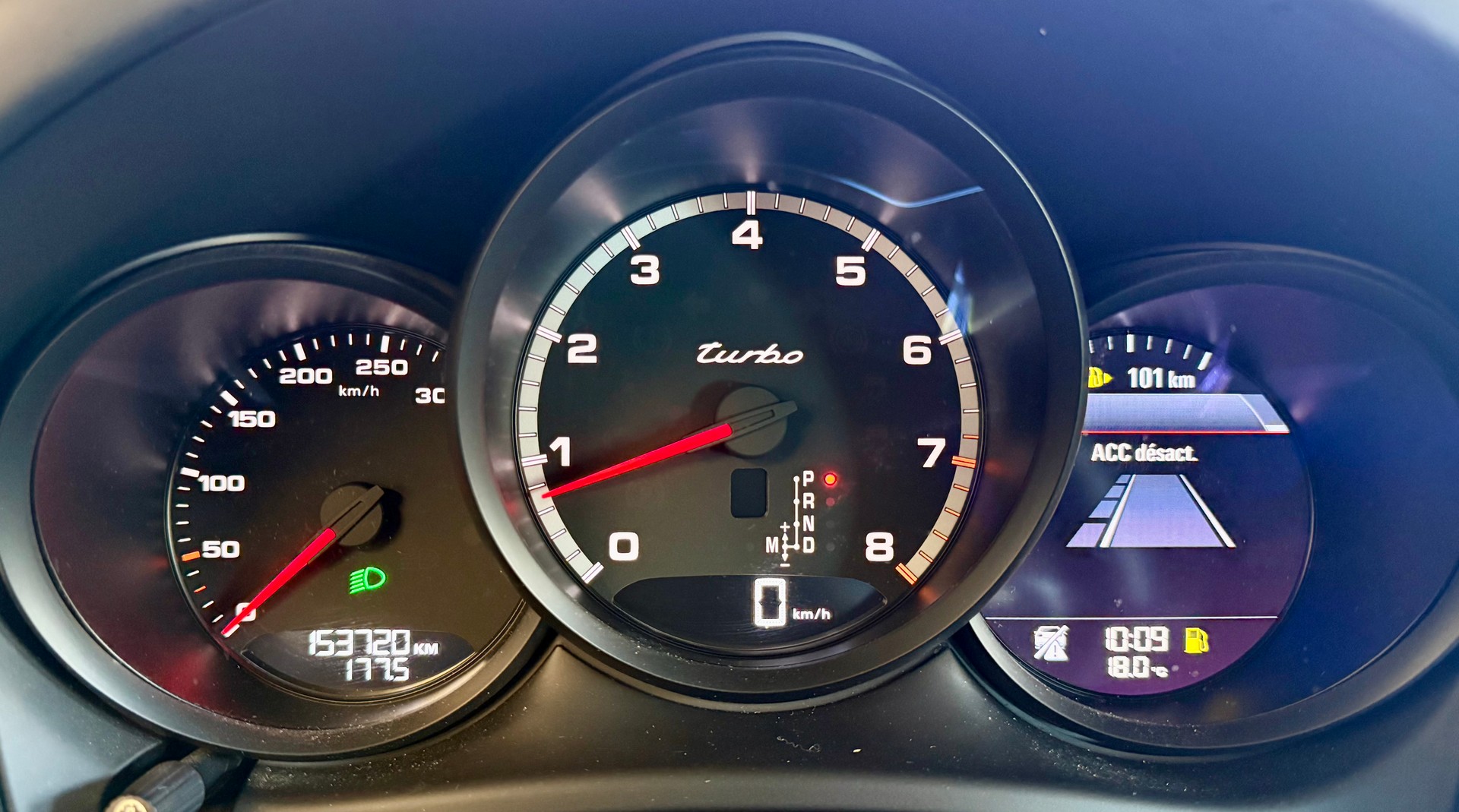 PORSCHE Macan Turbo Performance PDK-image-16