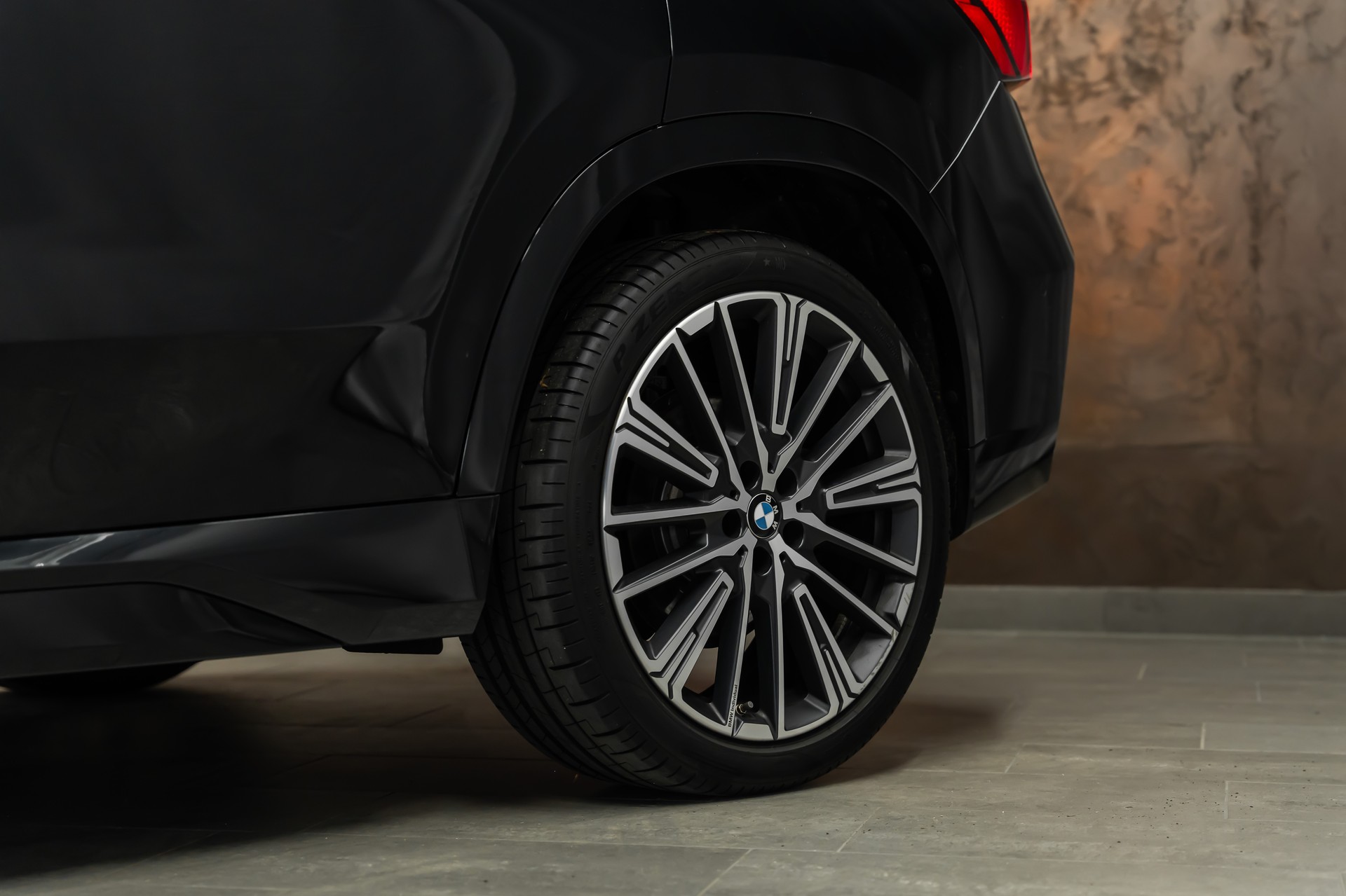 BMW X1 xDrive 23d 48V M Sport *Facelift*Panorama*Head-Up*AHK*-showroom-element-2