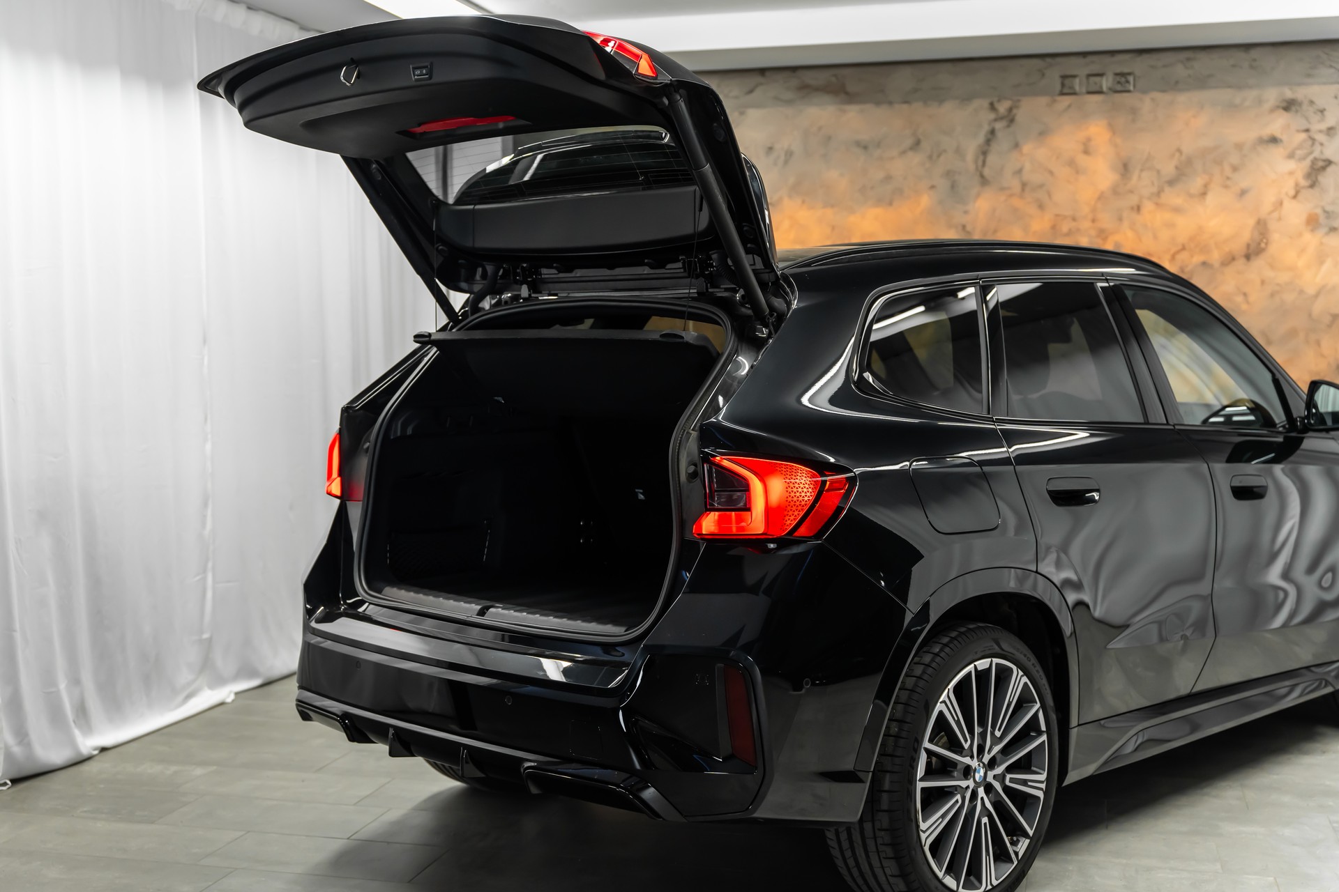 BMW X1 xDrive 23d 48V M Sport *Facelift*Panorama*Head-Up*AHK*-image-9
