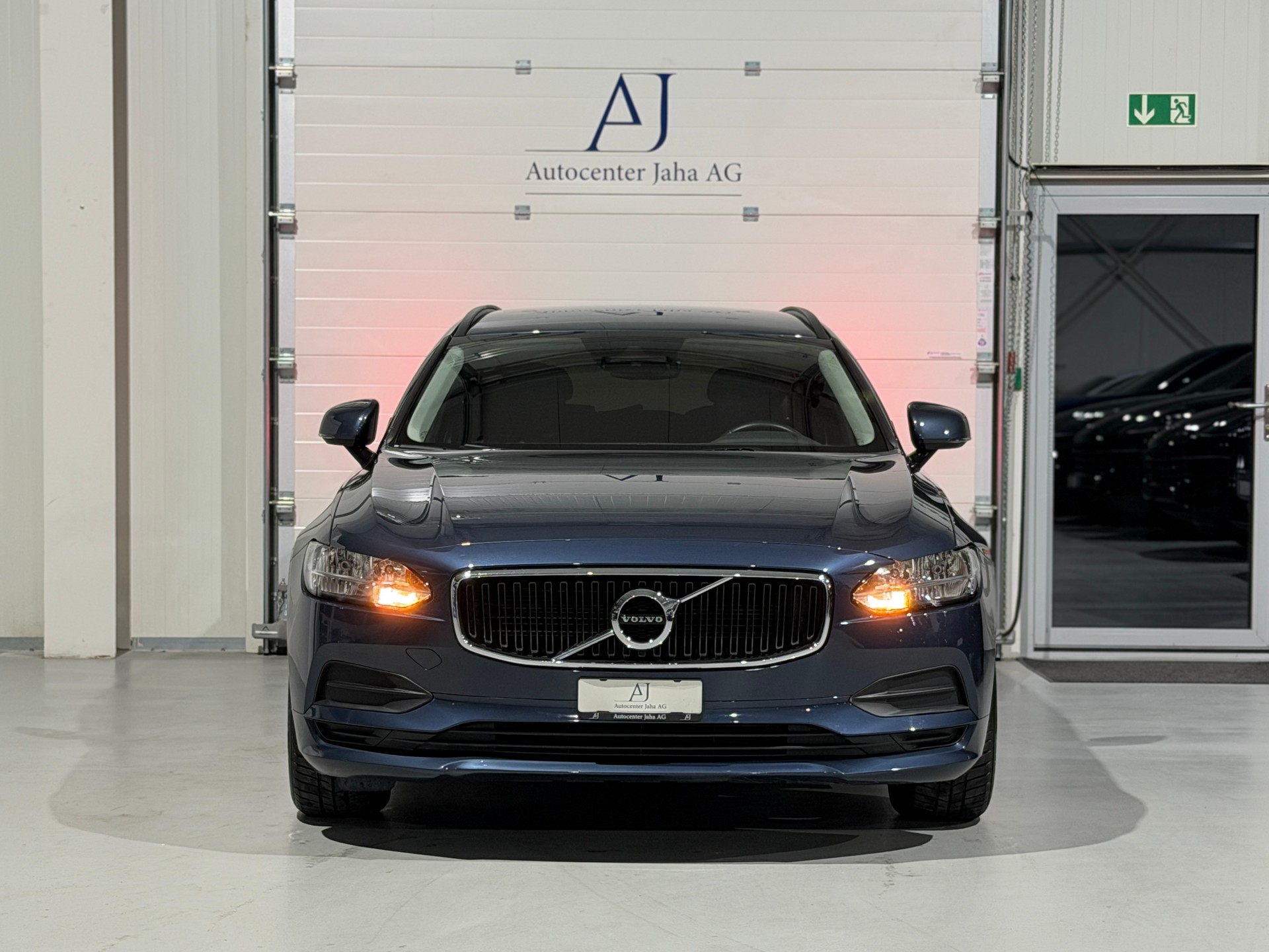 VOLVO V90 D4 Momentum Geartronic (CH)-image-3