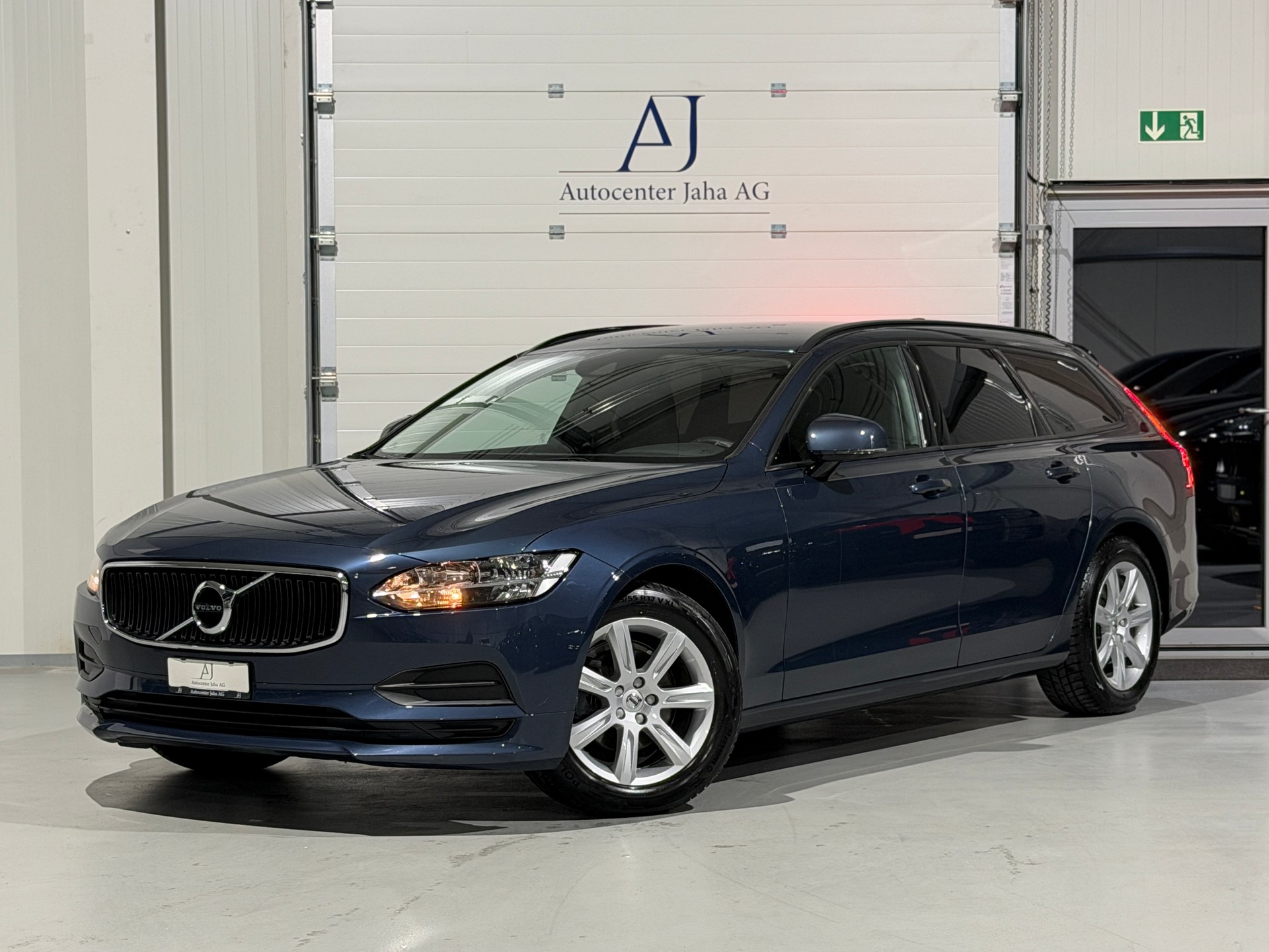 VOLVO V90 D4 Momentum Geartronic (CH)-image-0