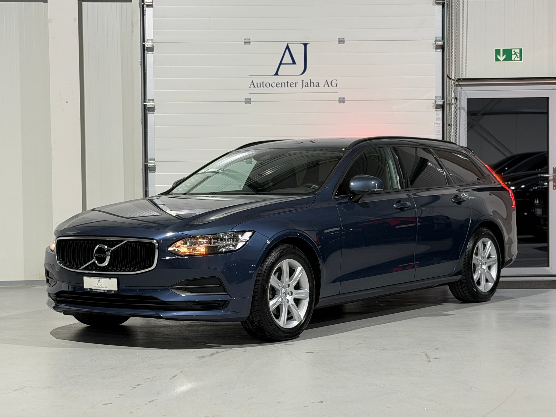 VOLVO V90 D4 Momentum Geartronic (CH)-image-2