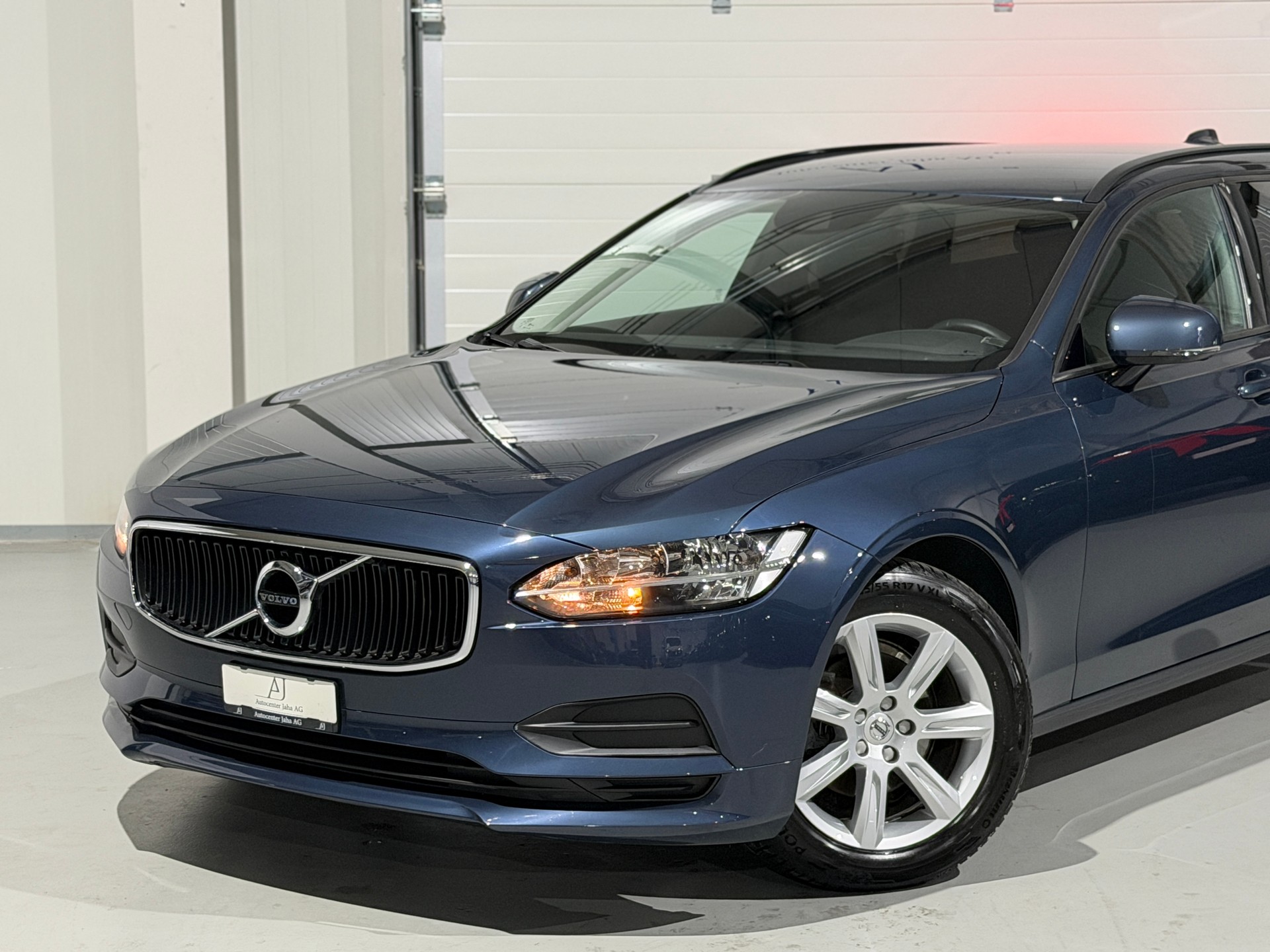 VOLVO V90 D4 Momentum Geartronic (CH)-image-1