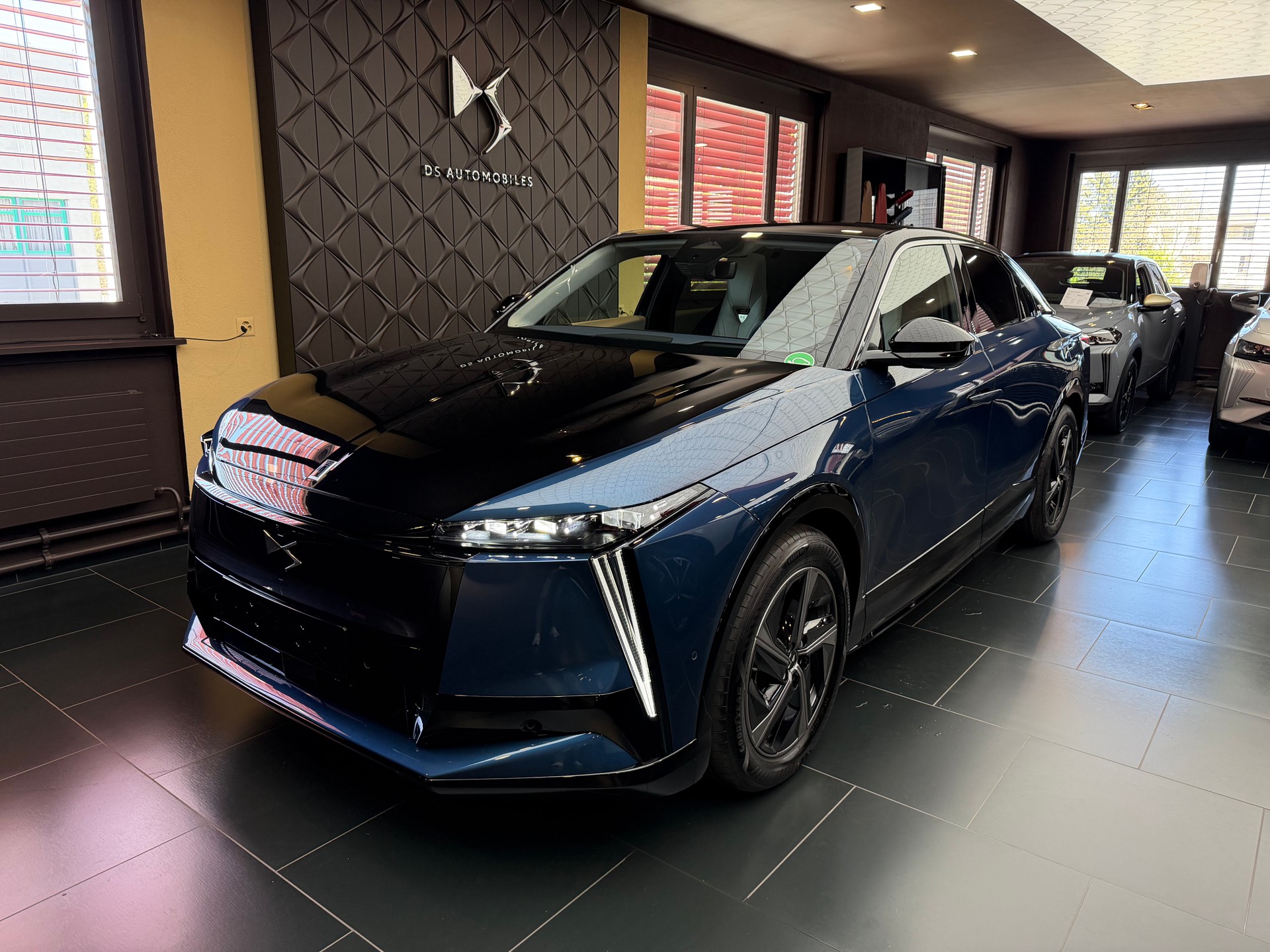 DS AUTOMOBILES No 8 Pallas