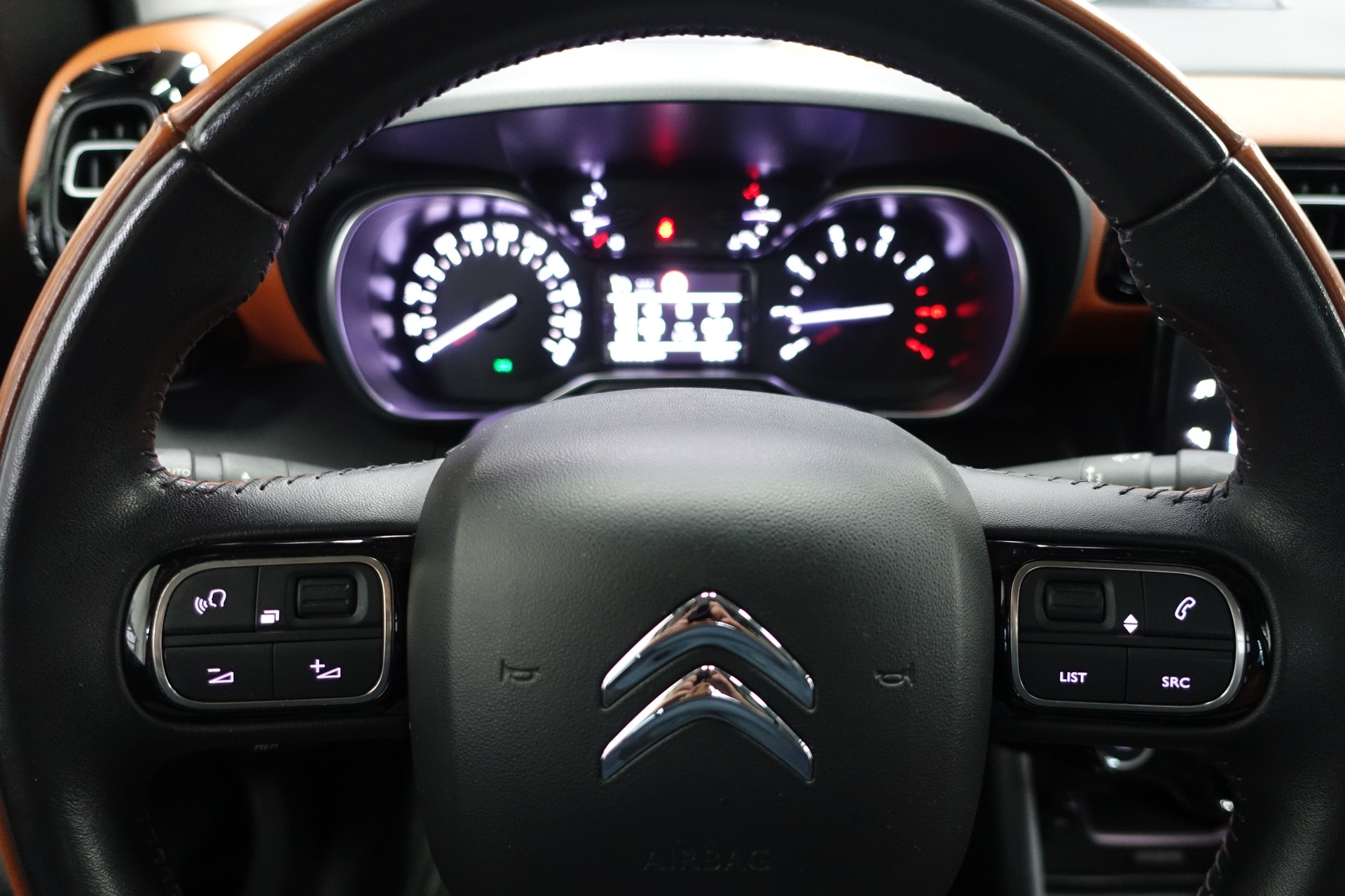 CITROEN C3 Aircross 1.2 PureTech 130 Shine-image-18
