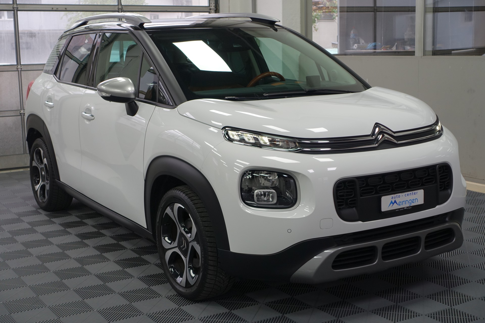 CITROEN C3 Aircross 1.2 PureTech 130 Shine-image-1