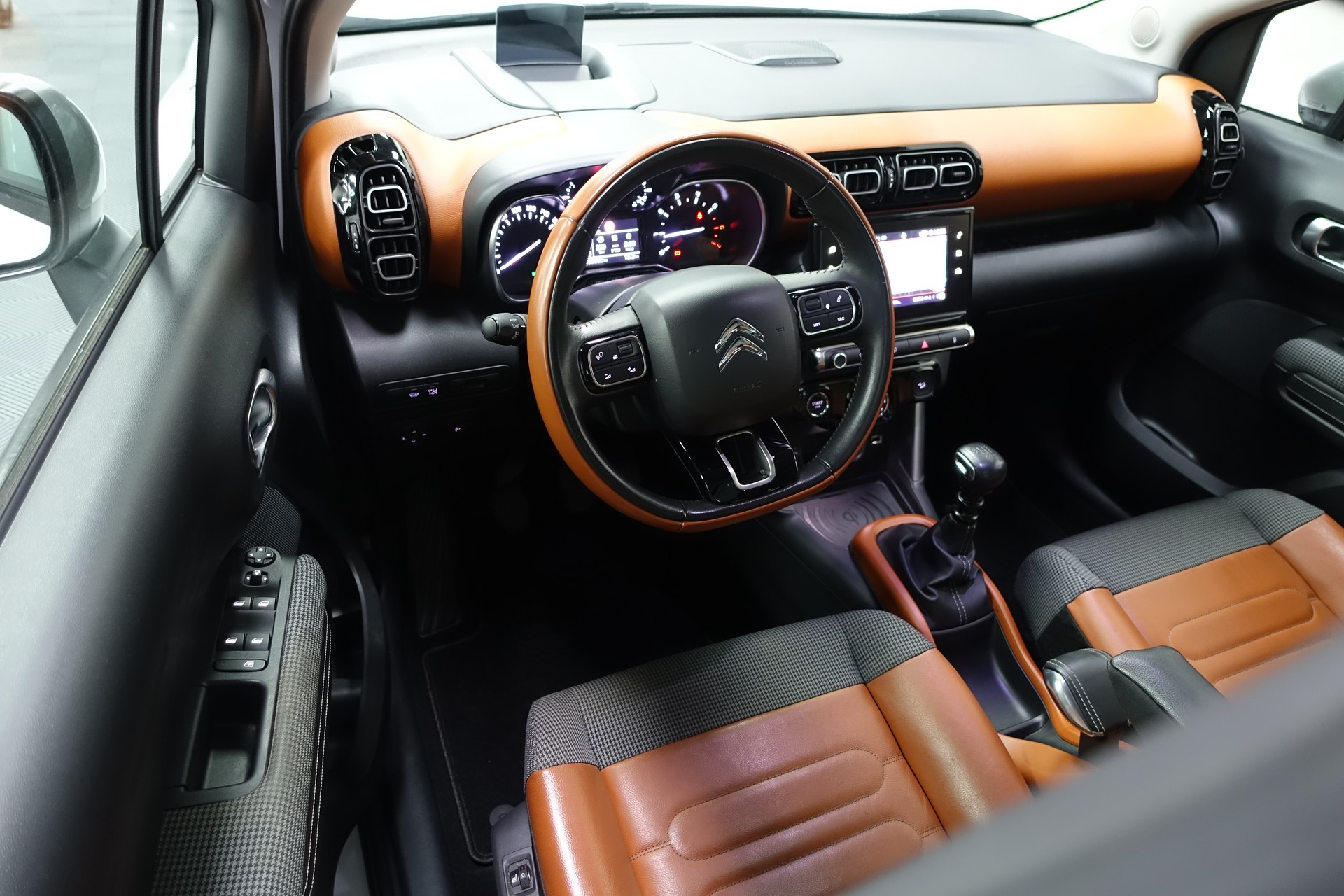 CITROEN C3 Aircross 1.2 PureTech 130 Shine-image-8