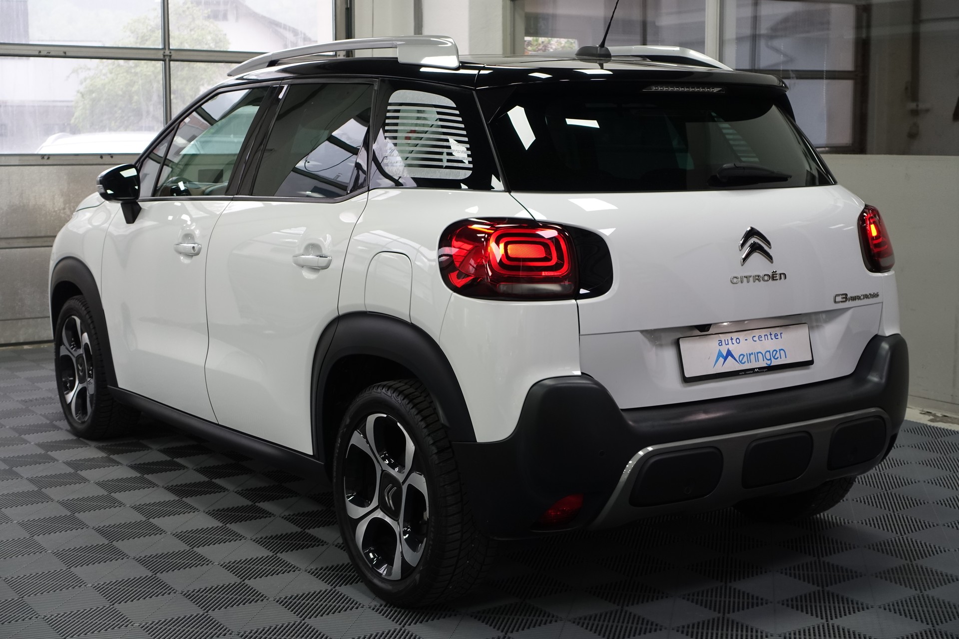 CITROEN C3 Aircross 1.2 PureTech 130 Shine-image-4