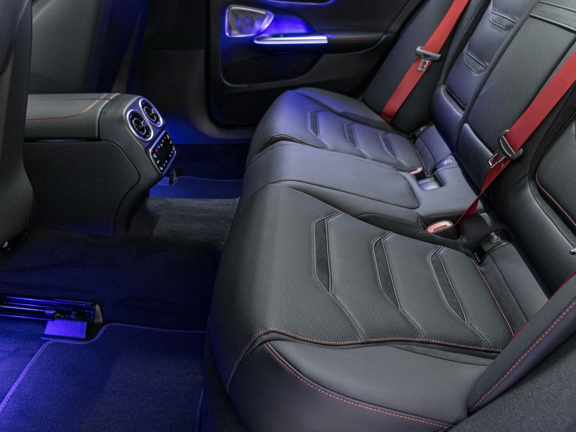 MERCEDES-BENZ C 63 AMG S E Performance 4MATIC T-Modell "Executive Edition"-image-8