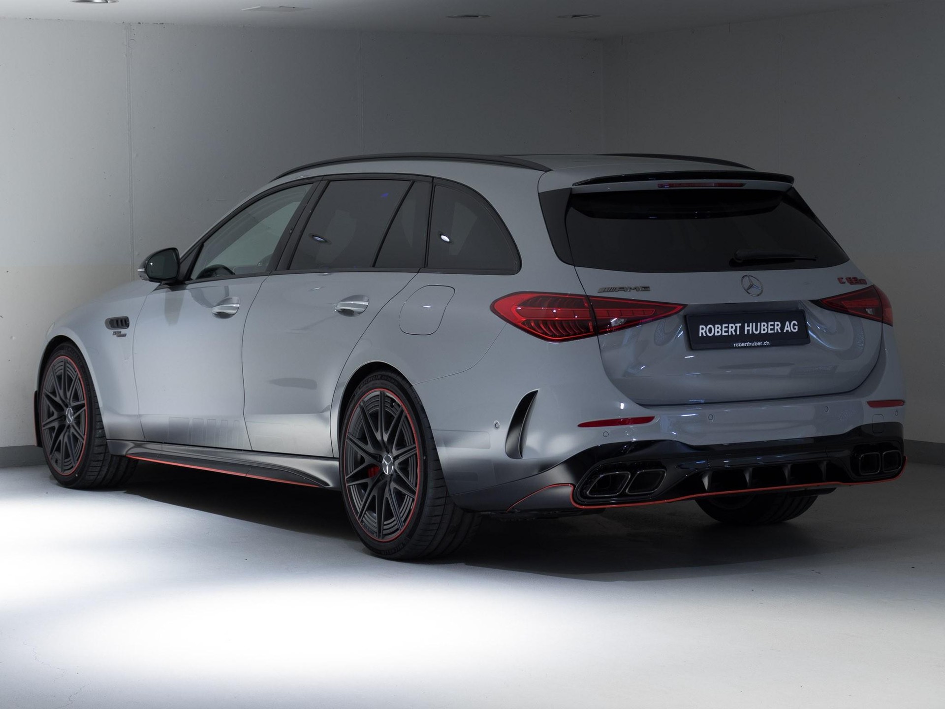 MERCEDES-BENZ C 63 AMG S E Performance 4MATIC T-Modell "Executive Edition"-image-3