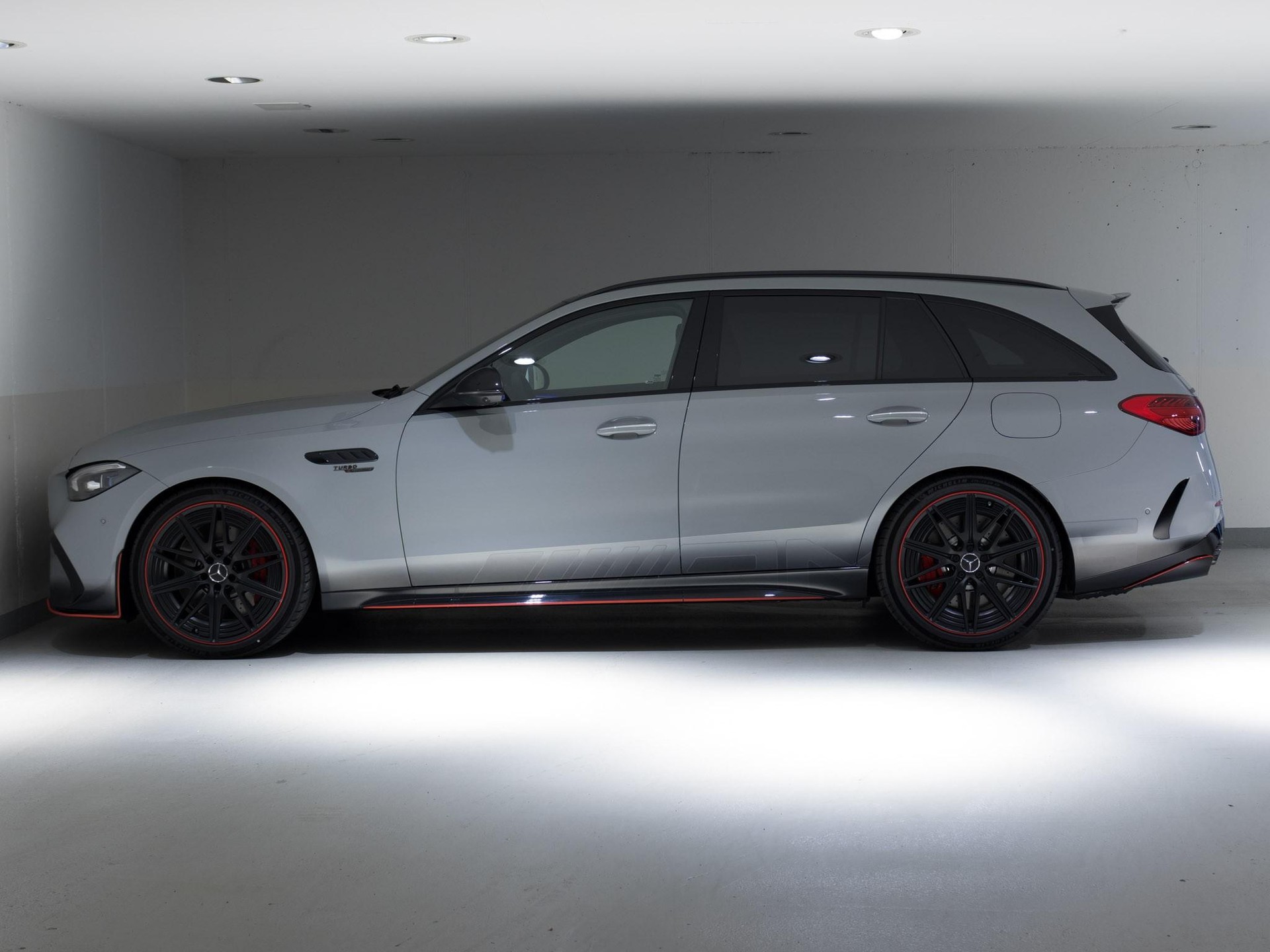 MERCEDES-BENZ C 63 AMG S E Performance 4MATIC T-Modell "Executive Edition"-image-5
