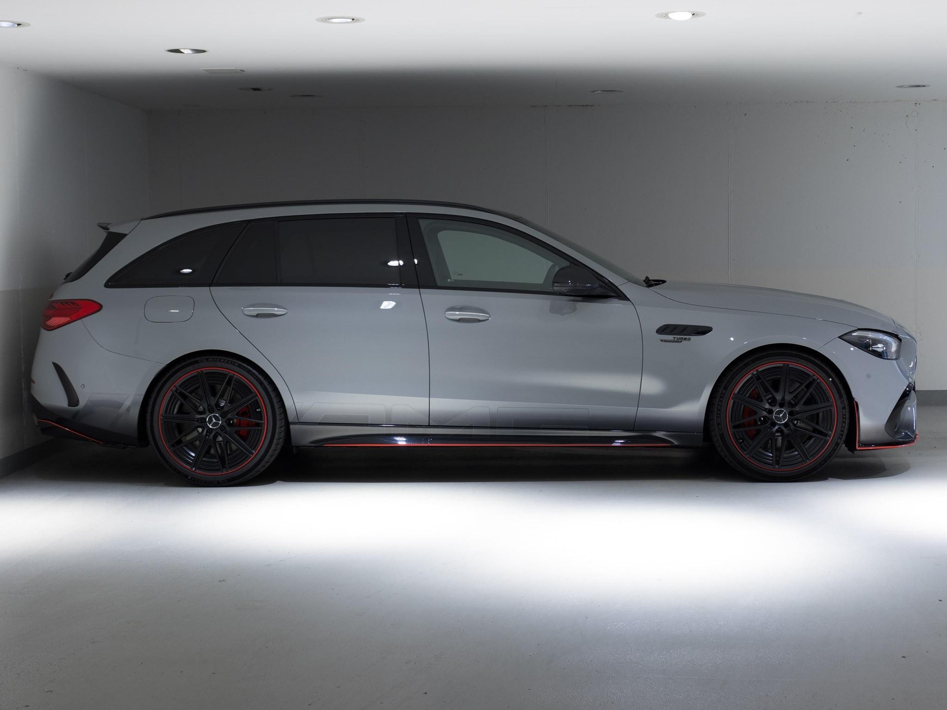 MERCEDES-BENZ C 63 AMG S E Performance 4MATIC T-Modell "Executive Edition"-image-1