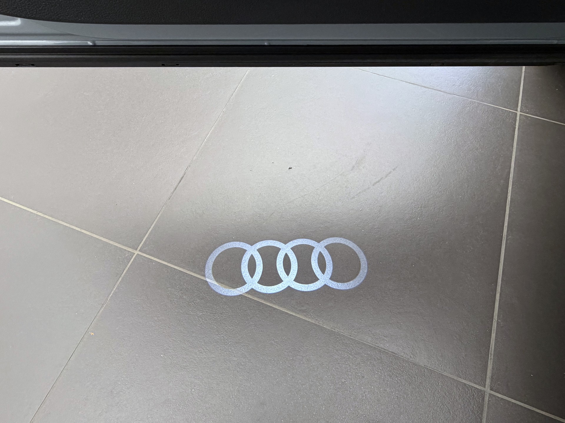 AUDI SQ2 TFSI quattro S-tronic-image-4