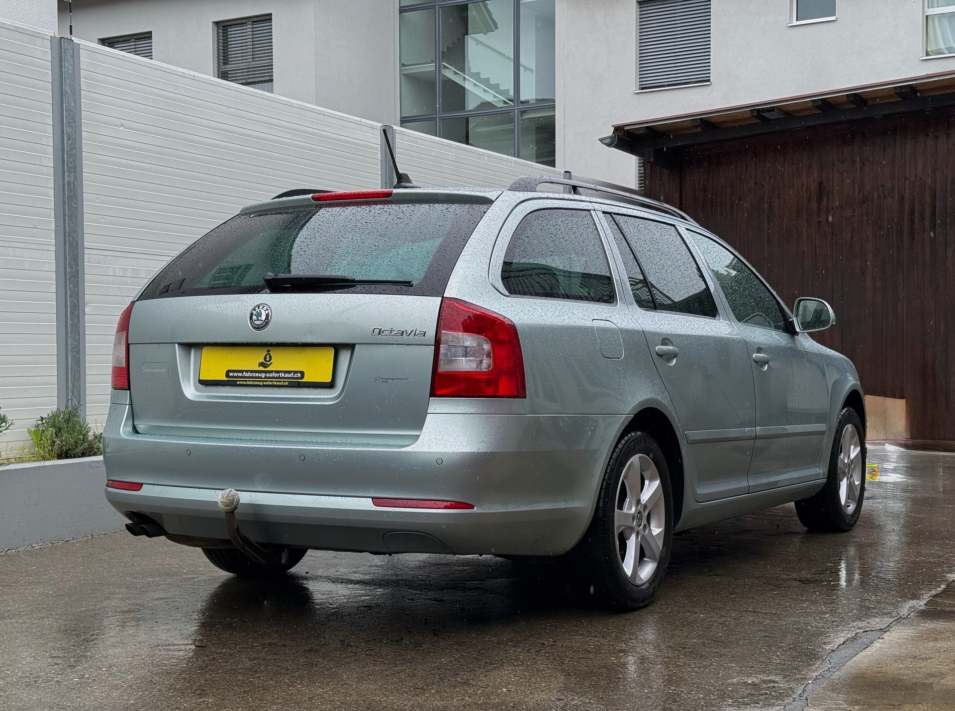 SKODA Octavia Combi 2.0 TDI Elegance 4x4 DSG | Frisch MFK | Top Zustand-image-11