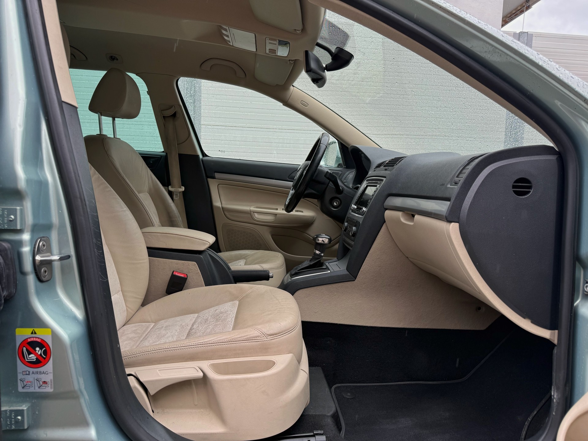 SKODA Octavia Combi 2.0 TDI Elegance 4x4 DSG | Frisch MFK | Top Zustand-image-13
