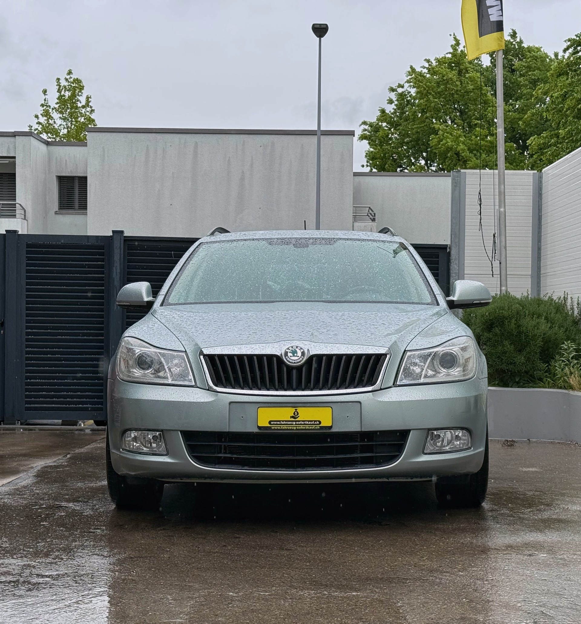 SKODA Octavia Combi 2.0 TDI Elegance 4x4 DSG | Frisch MFK | Top Zustand-image-1