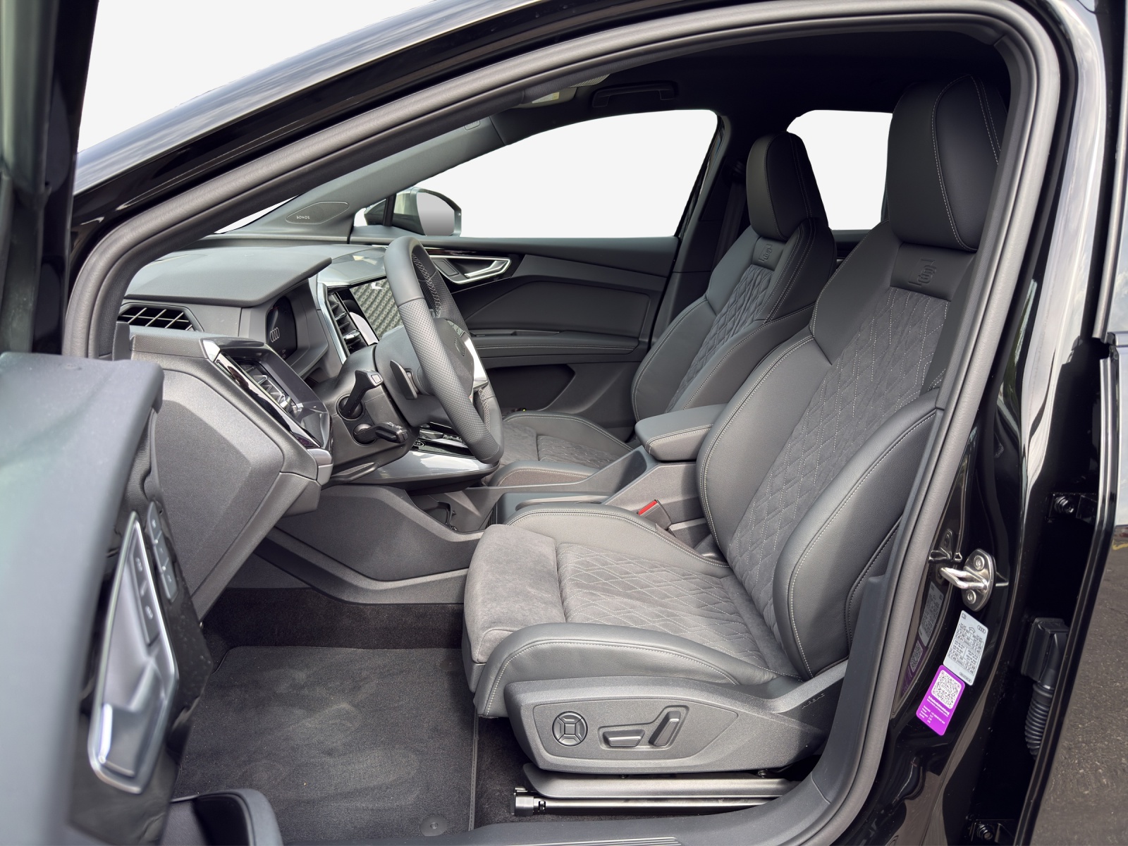 AUDI Q4 e-tron 45 Edition Swiss Ski quattro-image-7