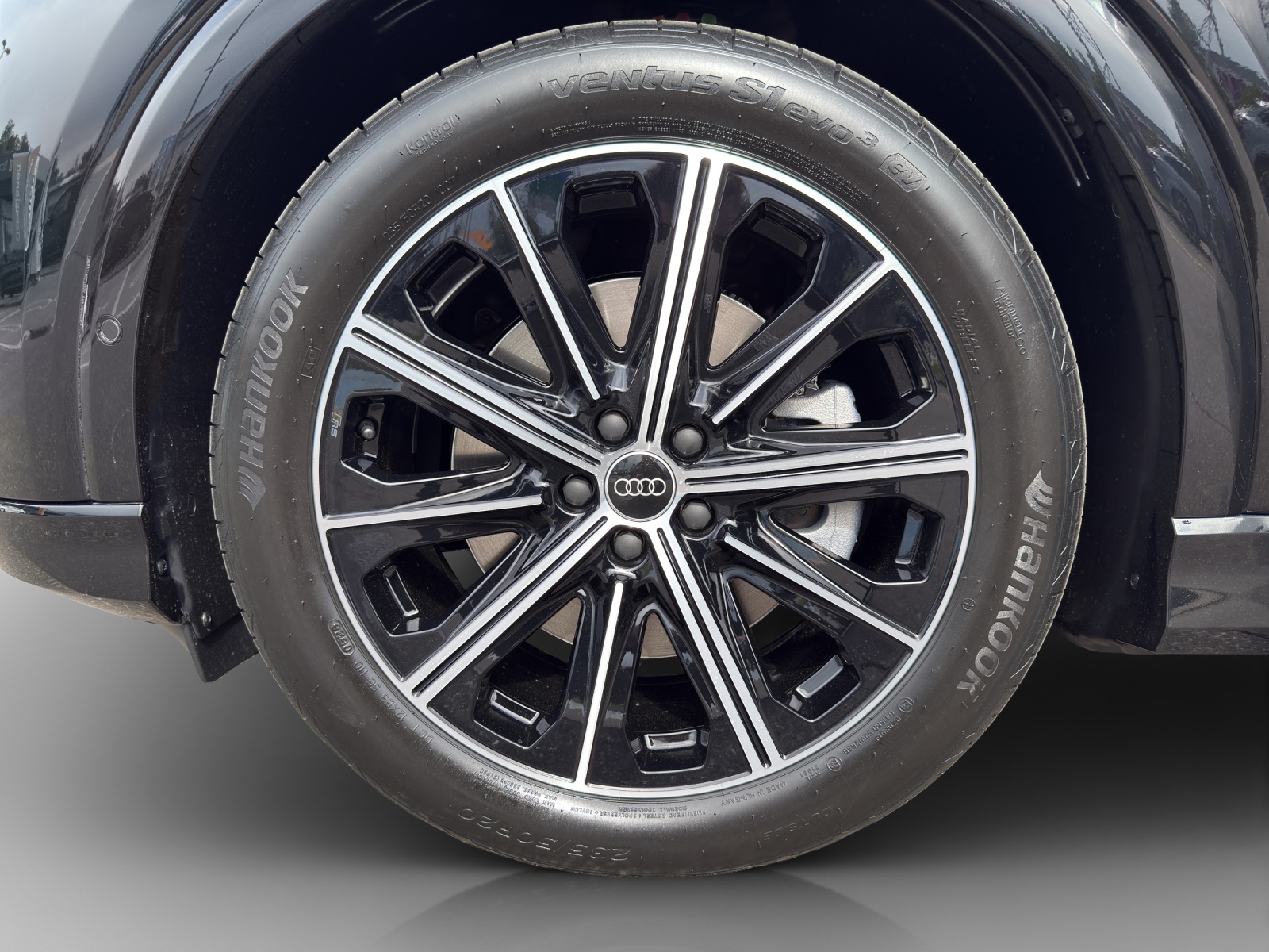 AUDI Q4 e-tron 45 Edition Swiss Ski quattro-image-14