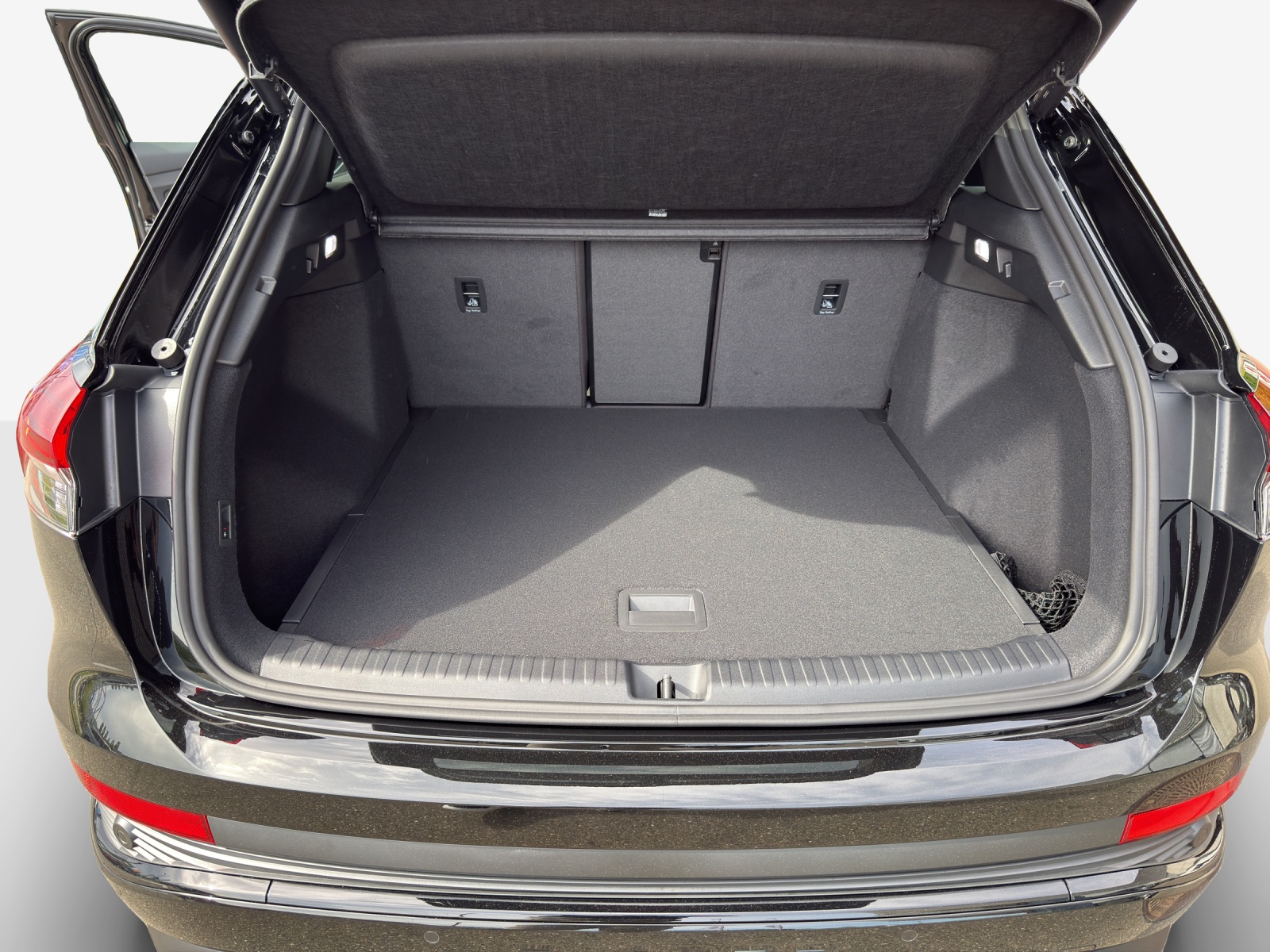 AUDI Q4 e-tron 45 Edition Swiss Ski quattro-image-12
