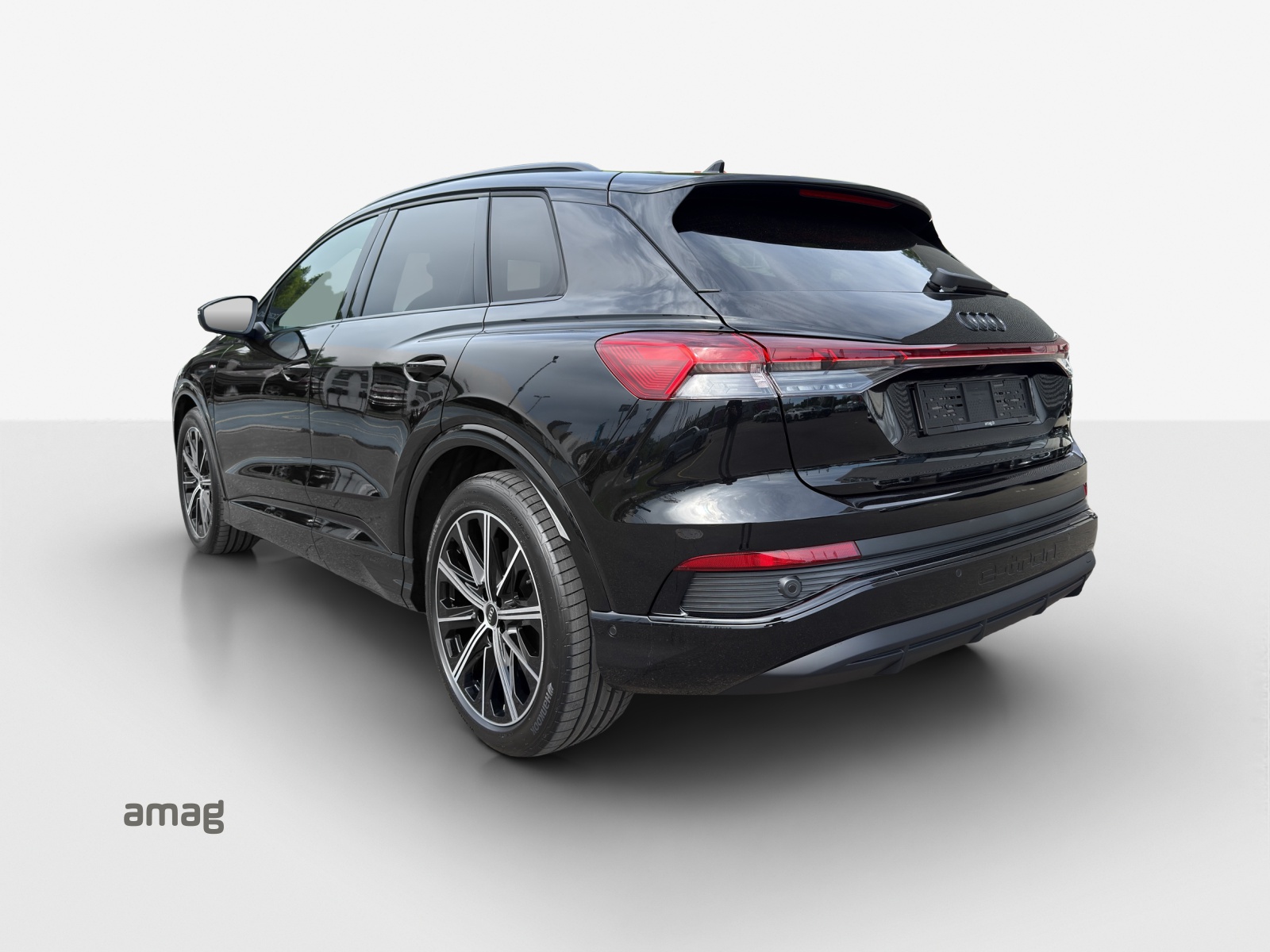 AUDI Q4 e-tron 45 Edition Swiss Ski quattro-image-2
