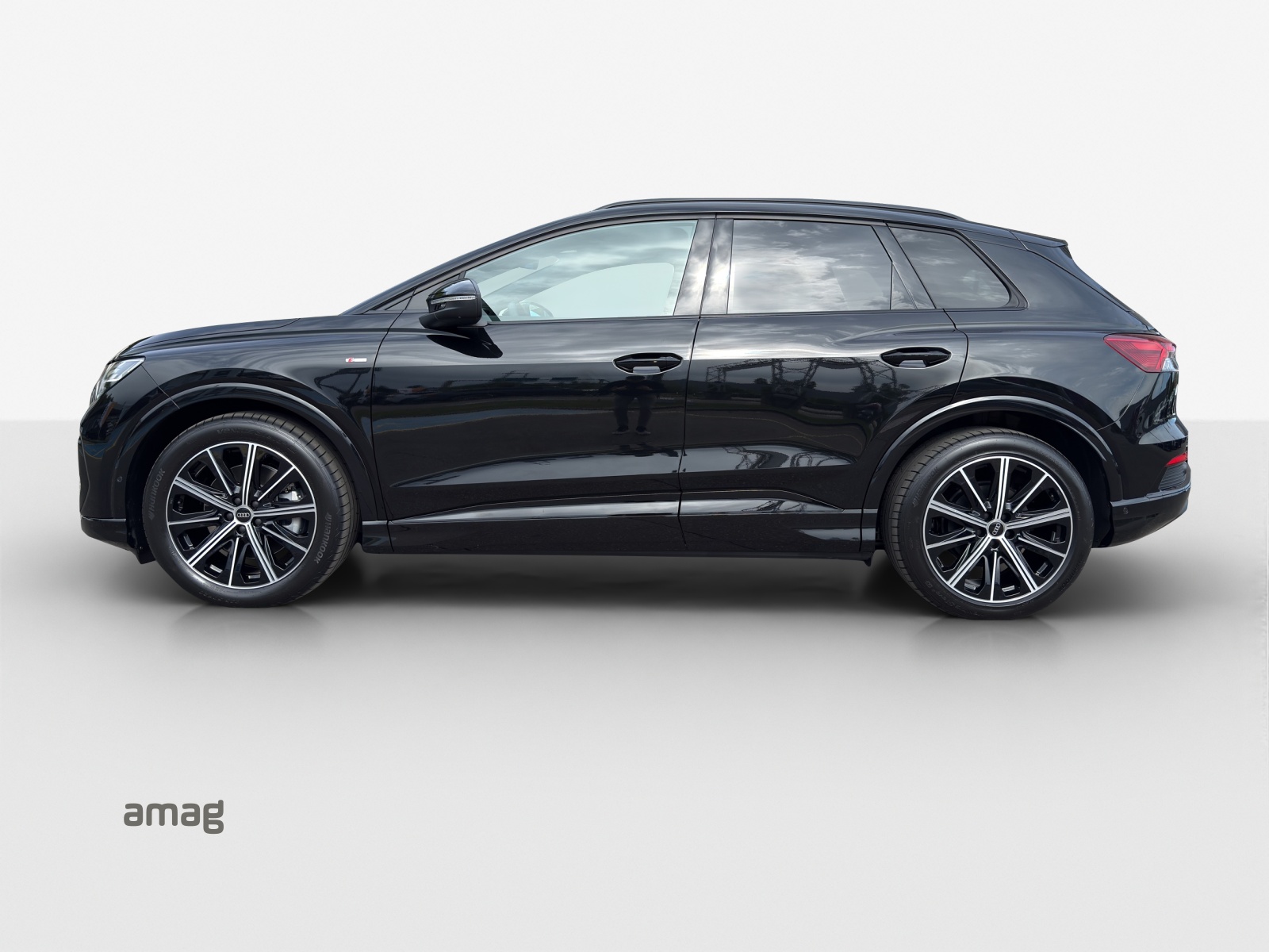AUDI Q4 e-tron 45 Edition Swiss Ski quattro-image-1