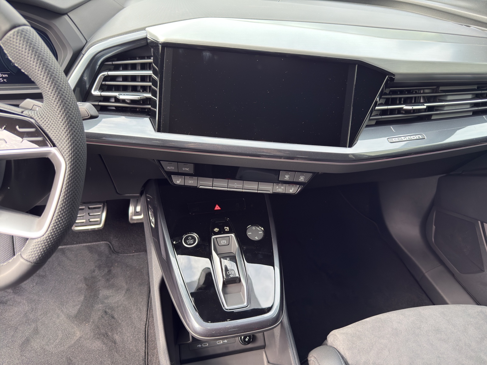 AUDI Q4 e-tron 45 Edition Swiss Ski quattro-image-10