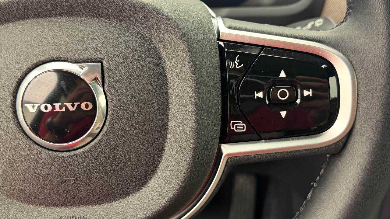 VOLVO XC90 T8 eAWD PluginHybrid Ultra Bright Geartronic-image-9