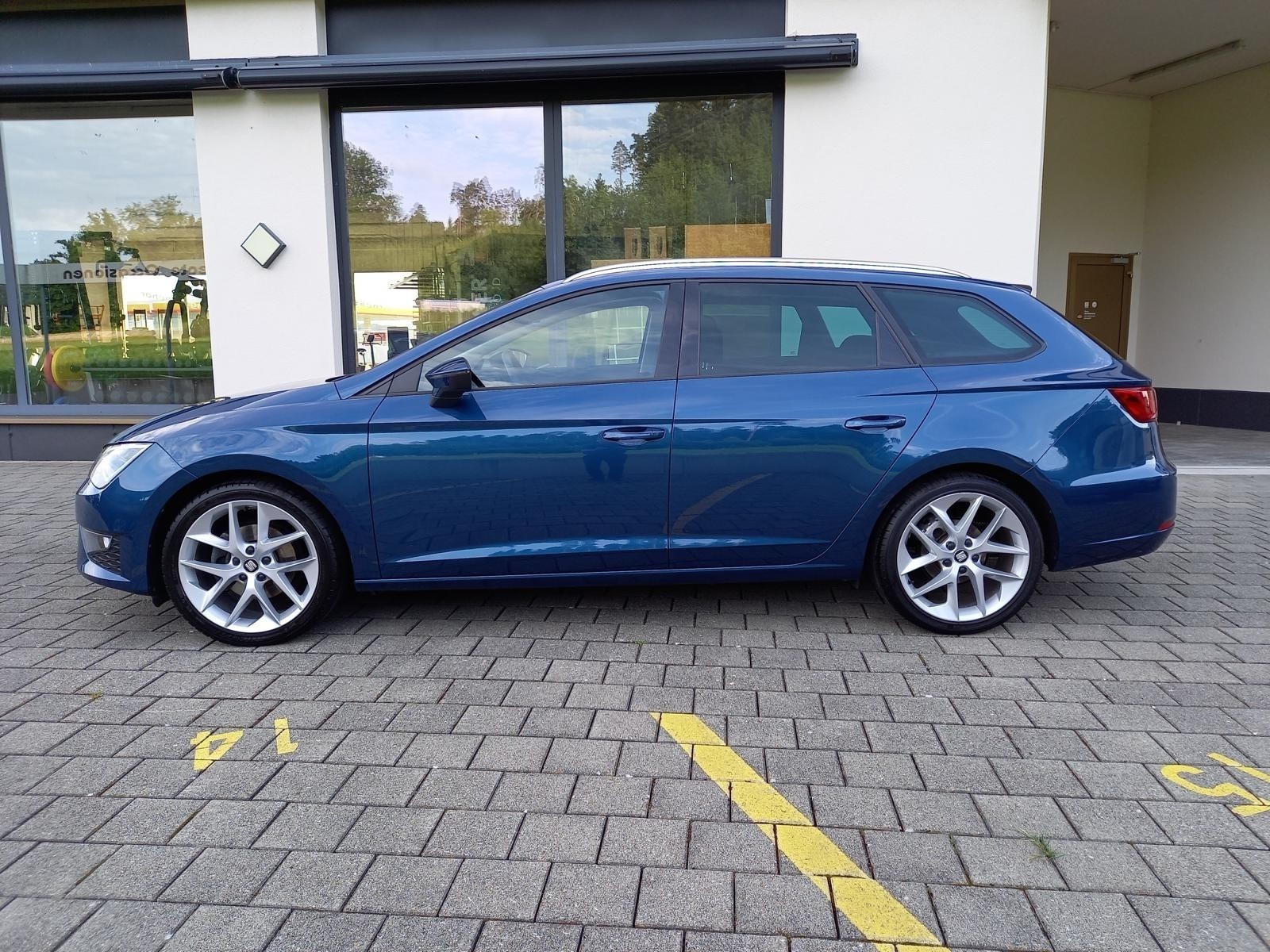 SEAT Leon ST 1.4 TSI FR-image-1